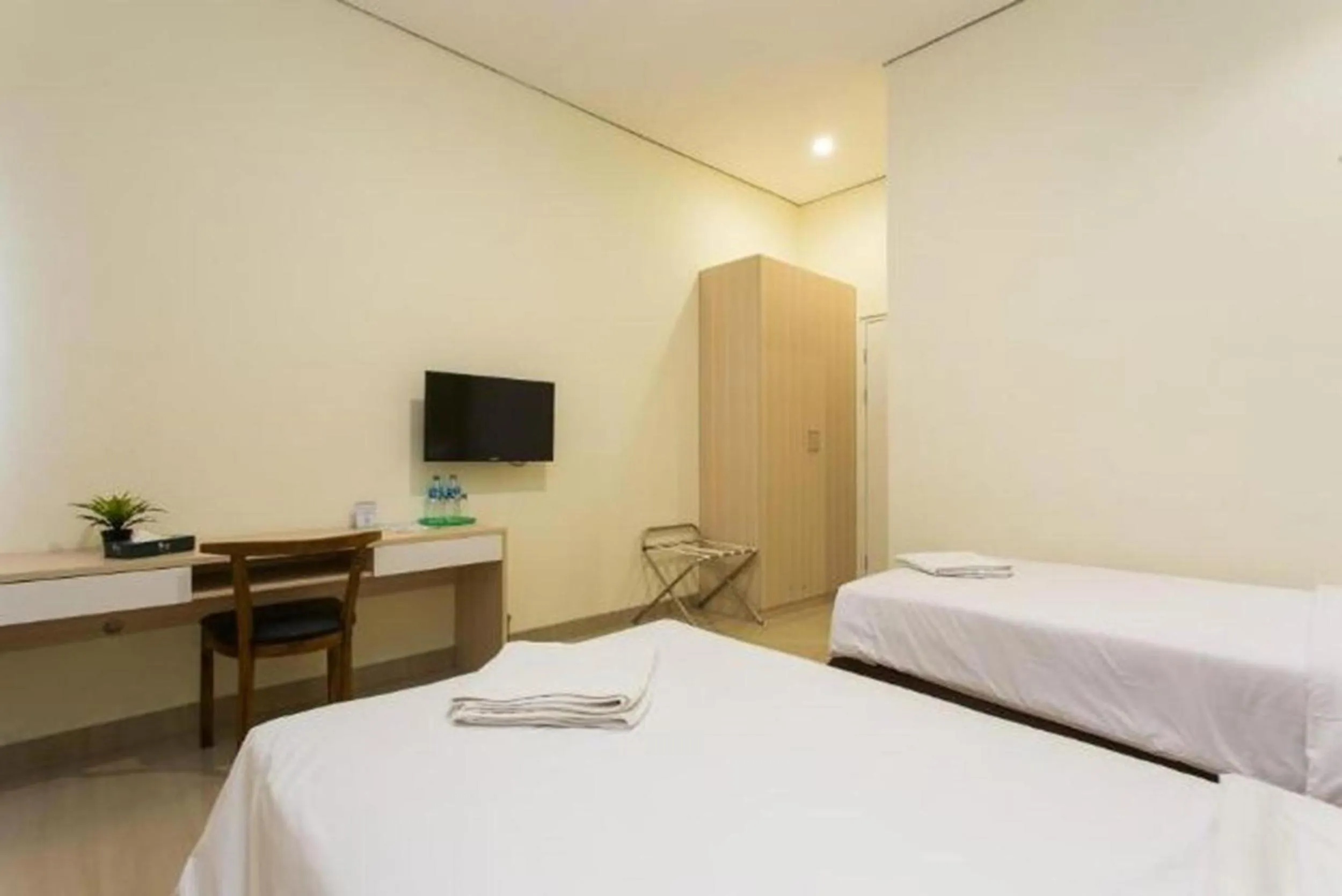 Bedroom, Bed in Best Inn Hotel Balikpapan