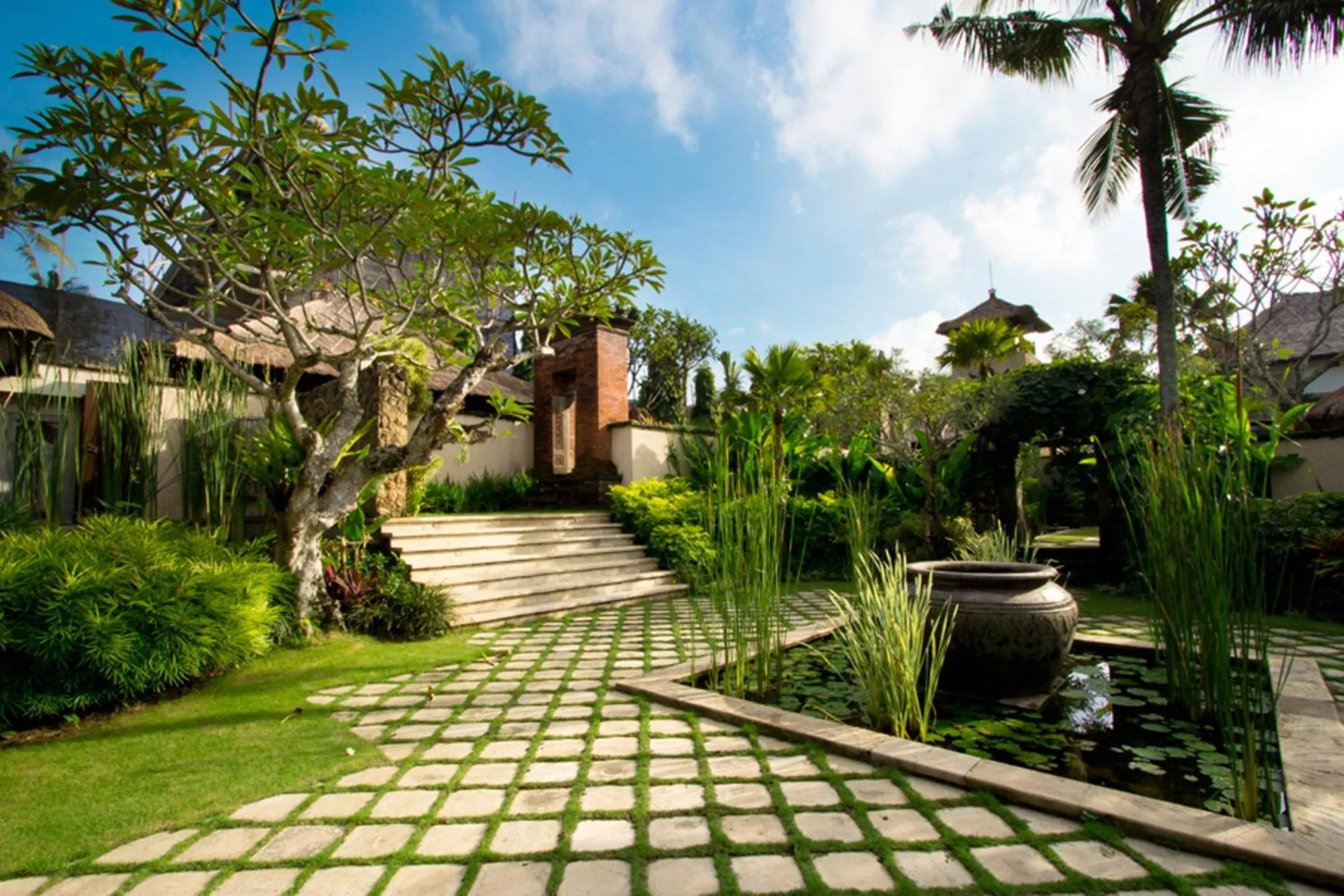 Facade/entrance in Villa Teresa