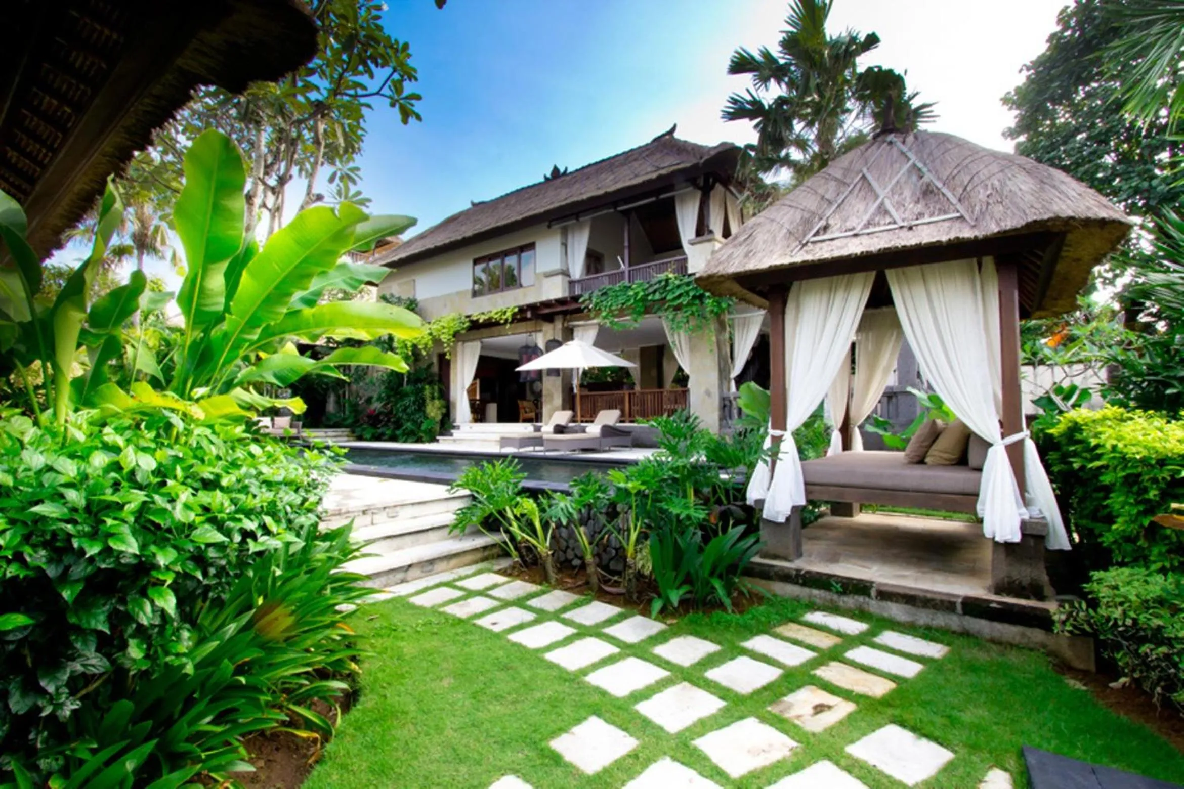 Pool view in Villa Teresa