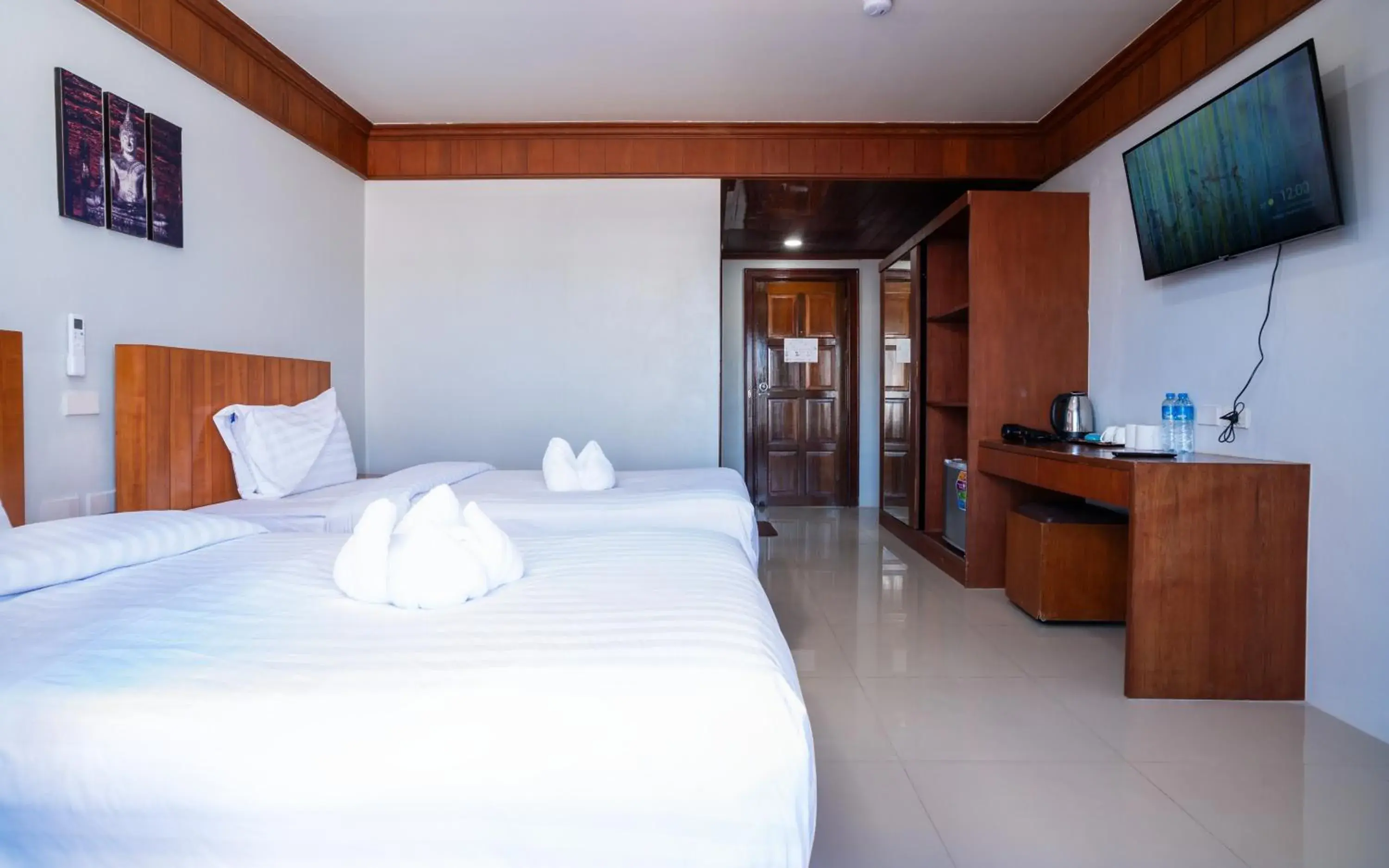 Superior Twin Room in GP House Phuket Patong Beach Superior Twin Room in GP House Phuket Patong Beach