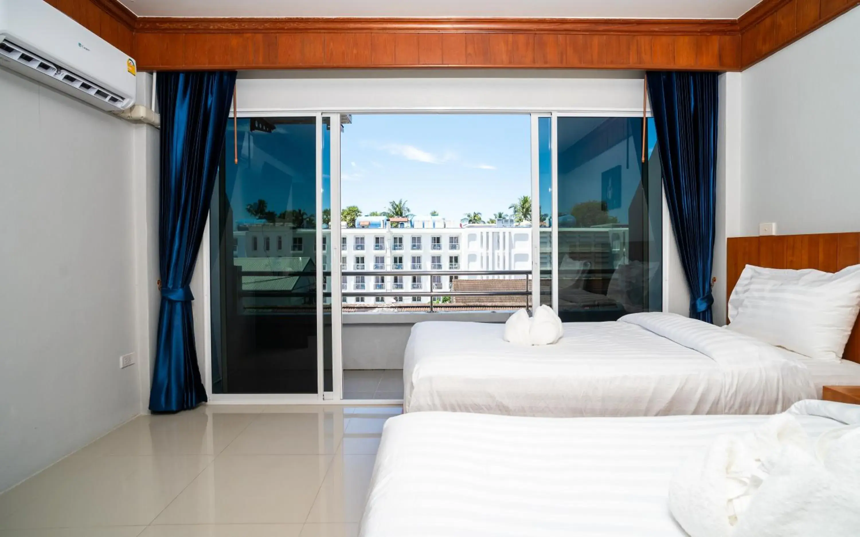 Superior Twin Room in GP House Phuket Patong Beach Superior Twin Room in GP House Phuket Patong Beach