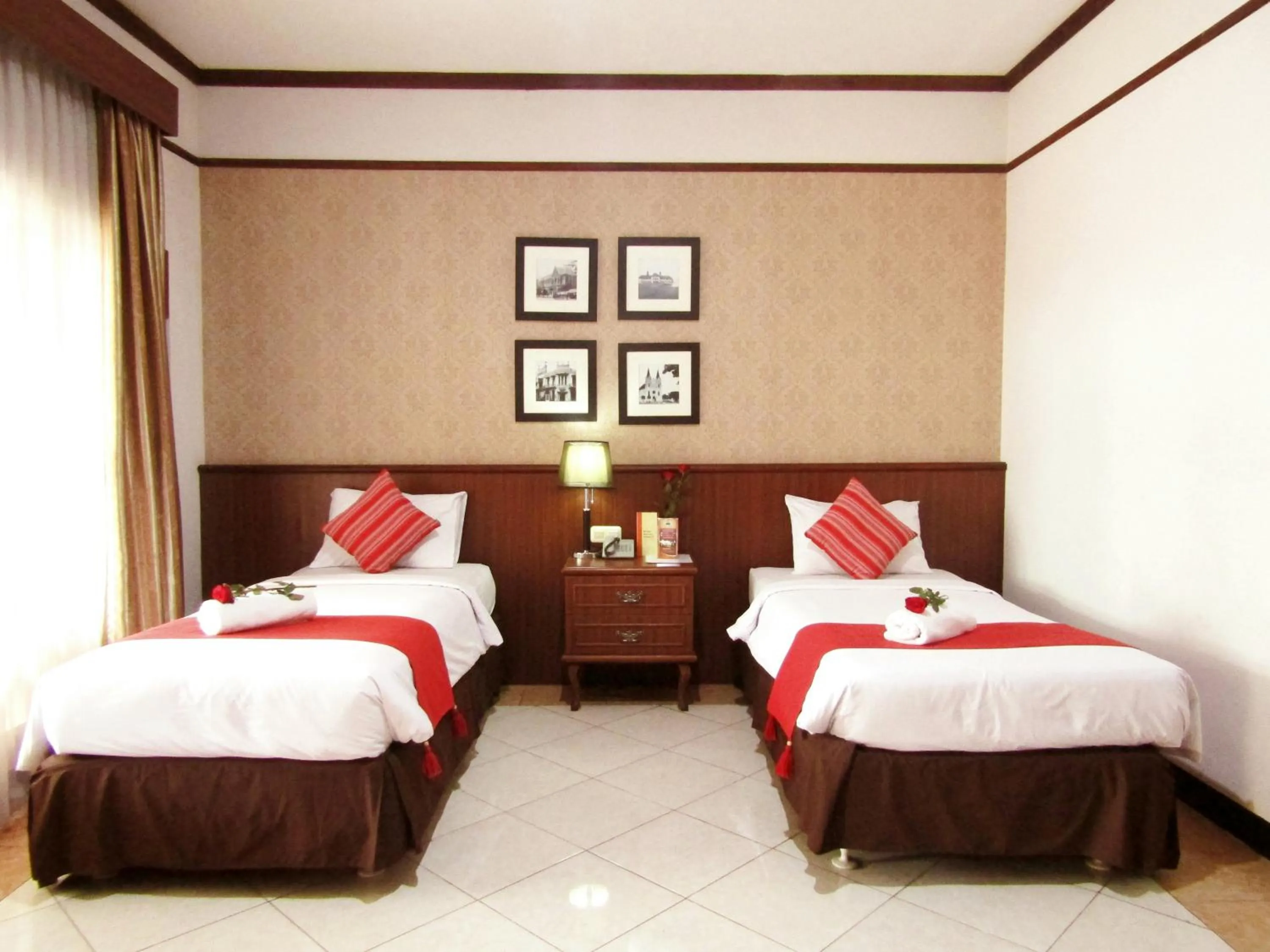 Bed in Hotel Pelangi Malang, Kayutangan Heritage