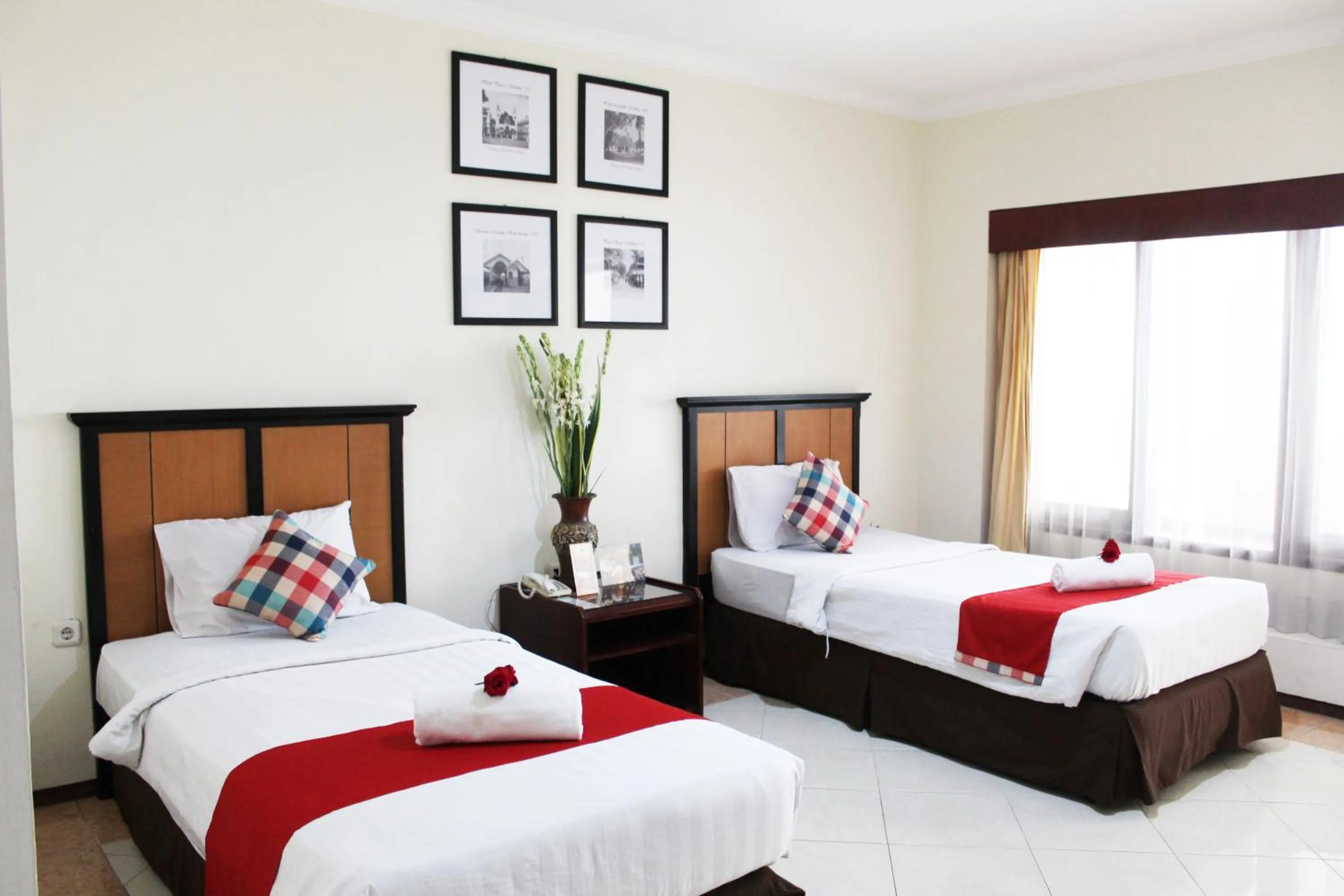 Bed in Hotel Pelangi Malang, Kayutangan Heritage