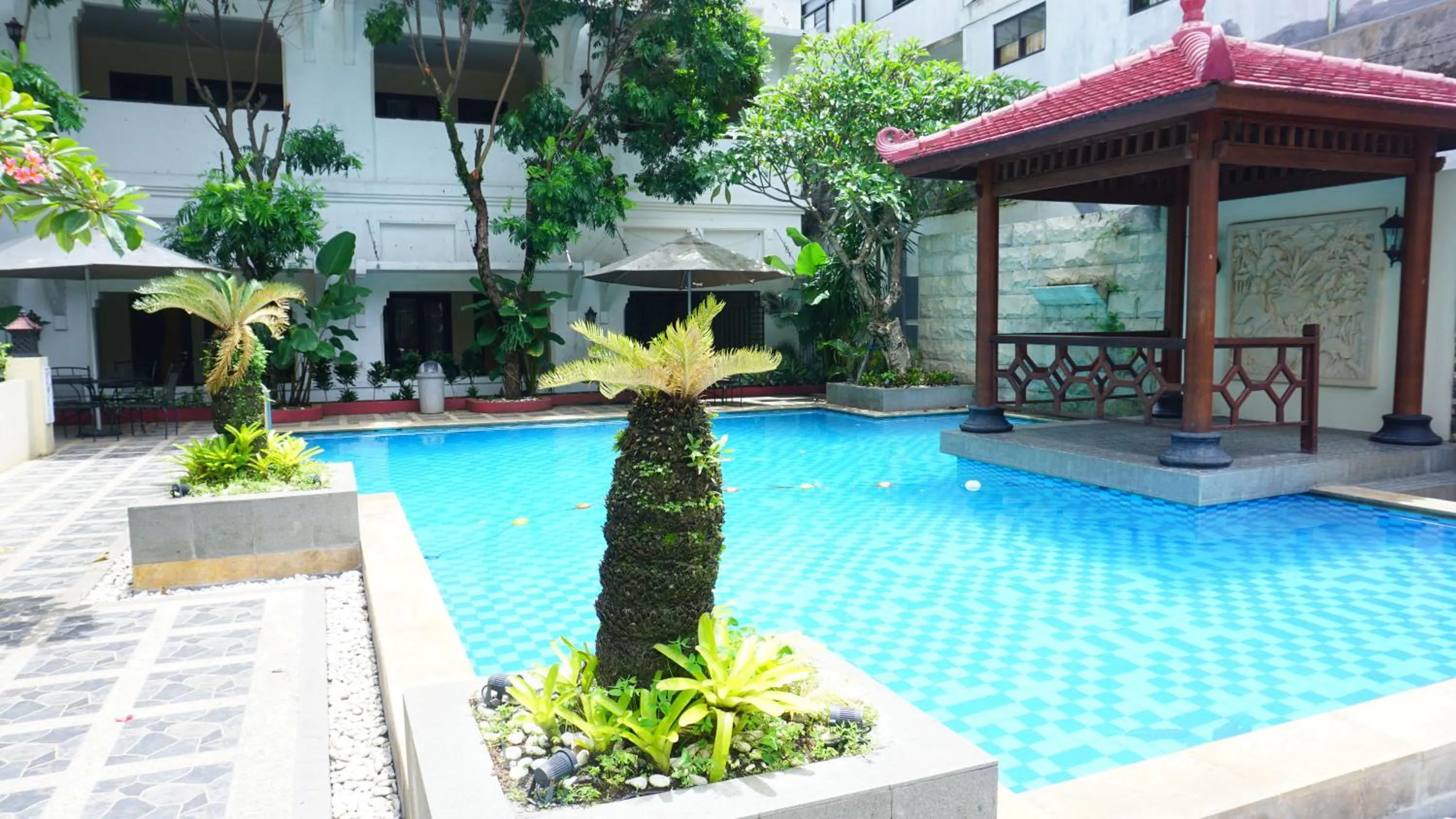 Swimming pool in Hotel Pelangi Malang, Kayutangan Heritage