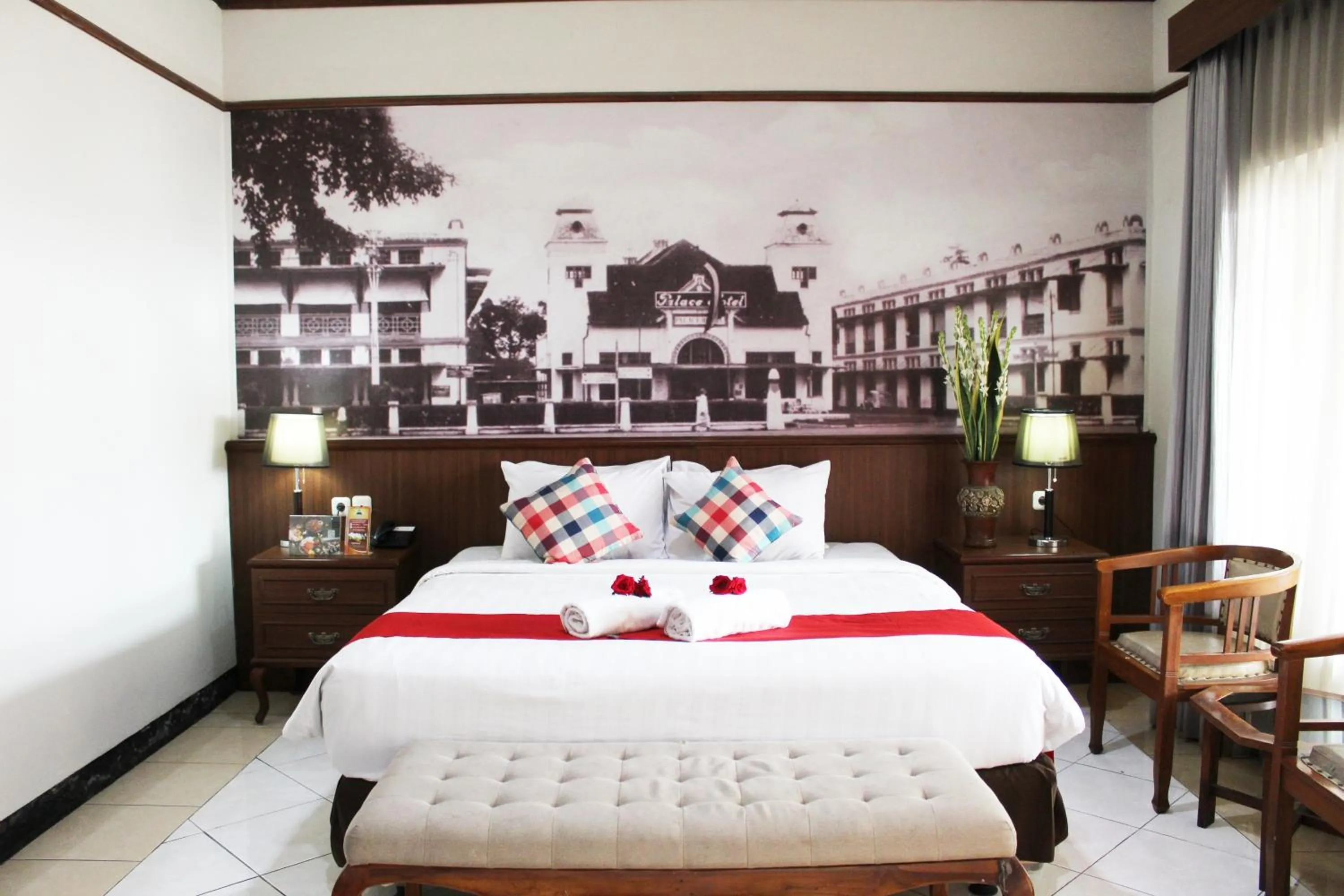 Bed in Hotel Pelangi Malang, Kayutangan Heritage