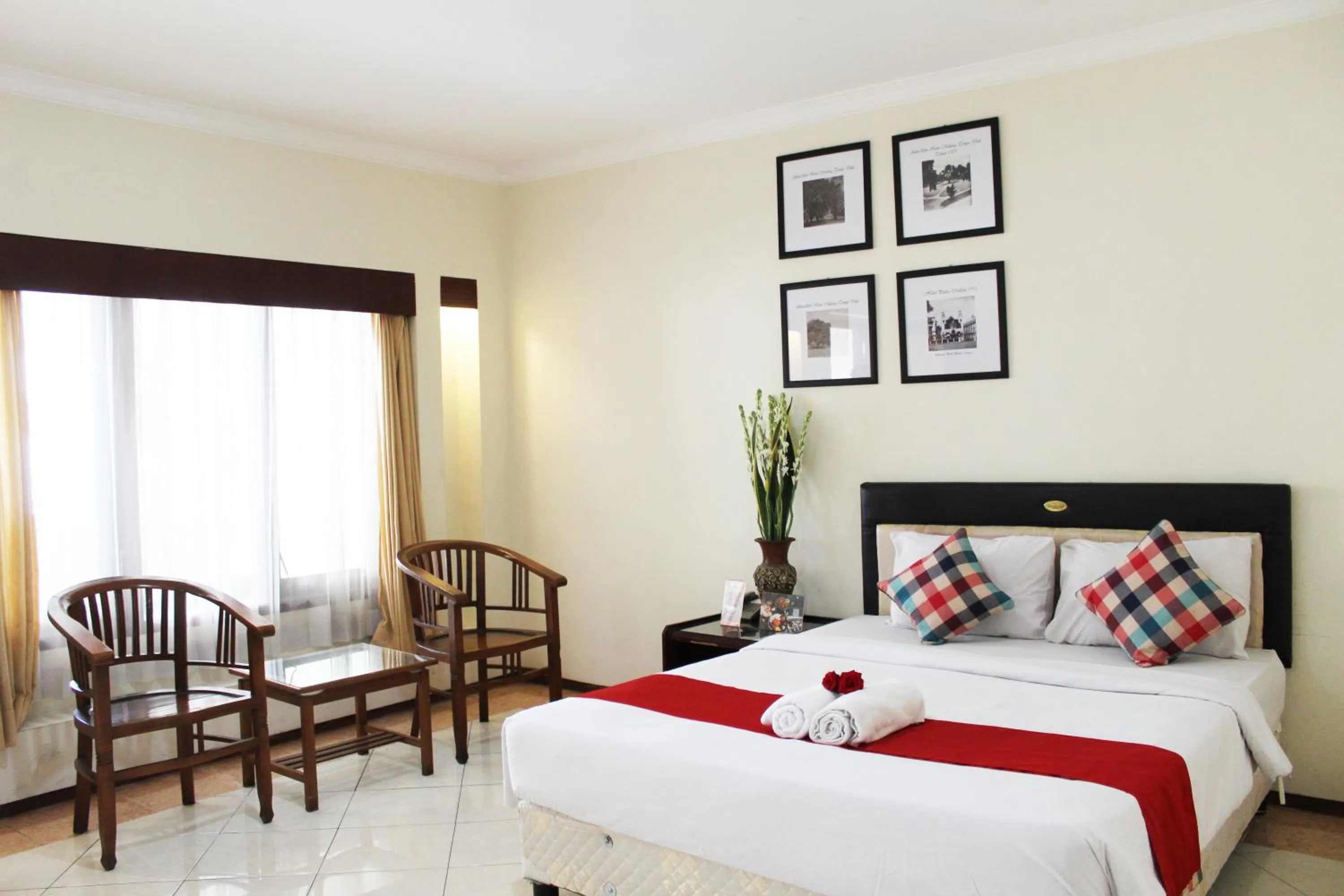 Bed in Hotel Pelangi Malang, Kayutangan Heritage