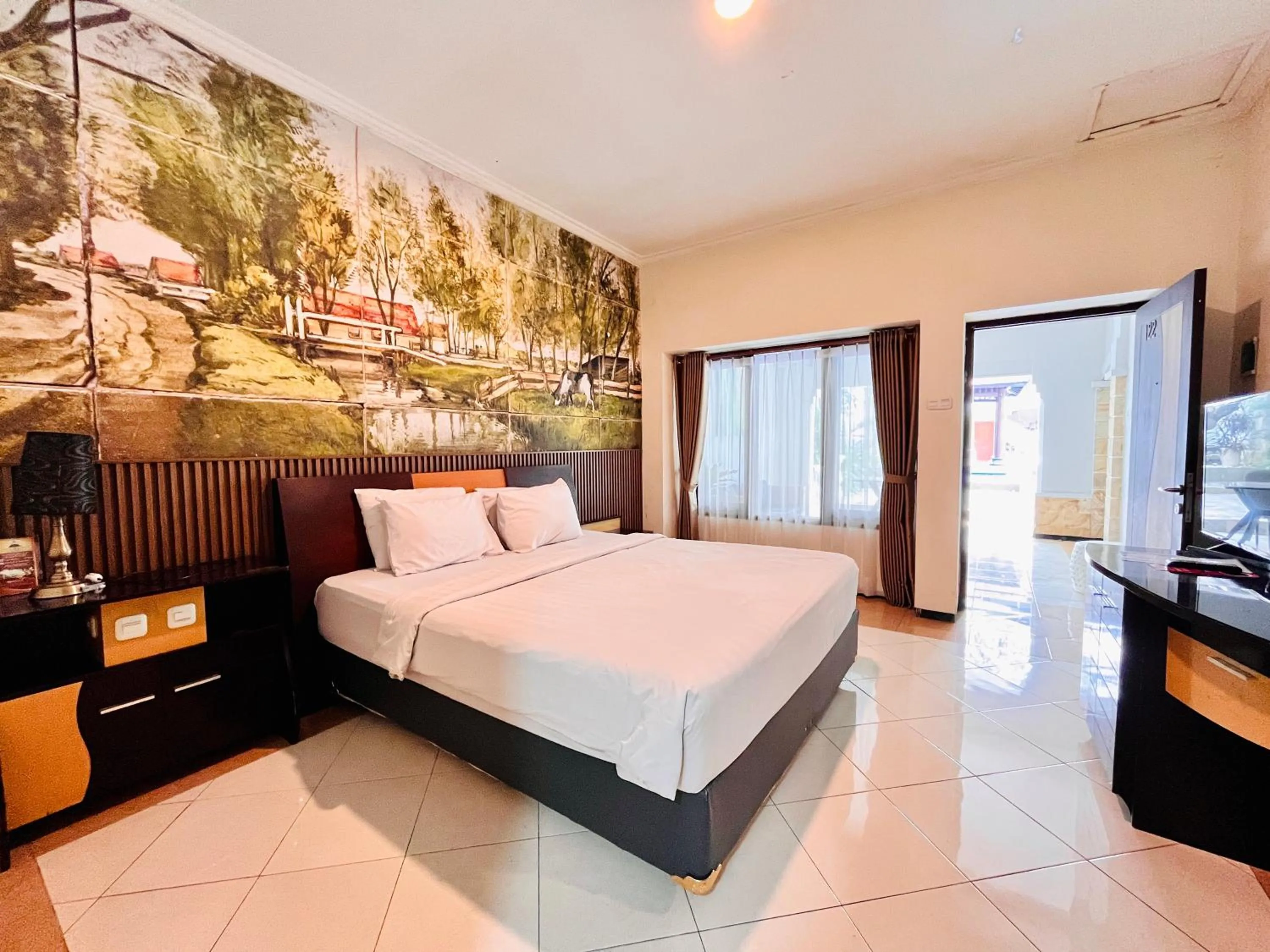 Bedroom, Bed in Hotel Pelangi Malang, Kayutangan Heritage