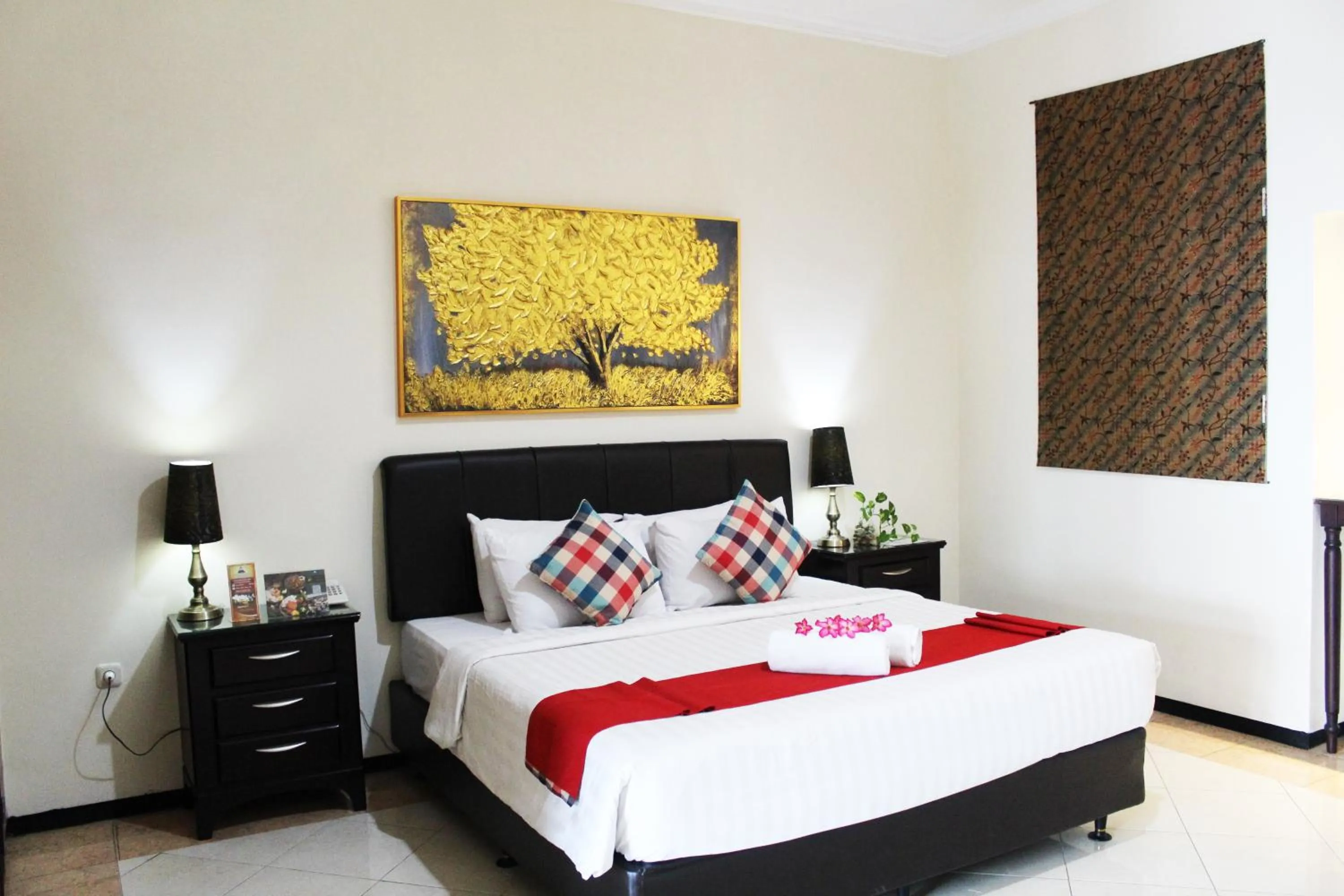 Bed in Hotel Pelangi Malang, Kayutangan Heritage