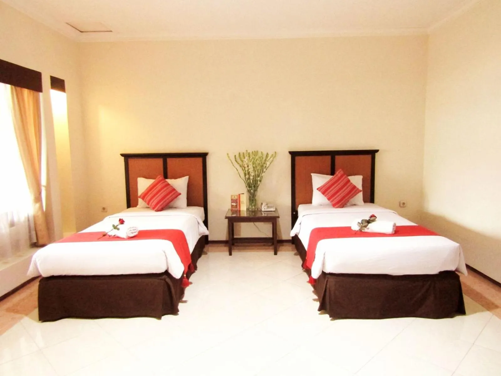 Photo of the whole room, Bed in Hotel Pelangi Malang, Kayutangan Heritage