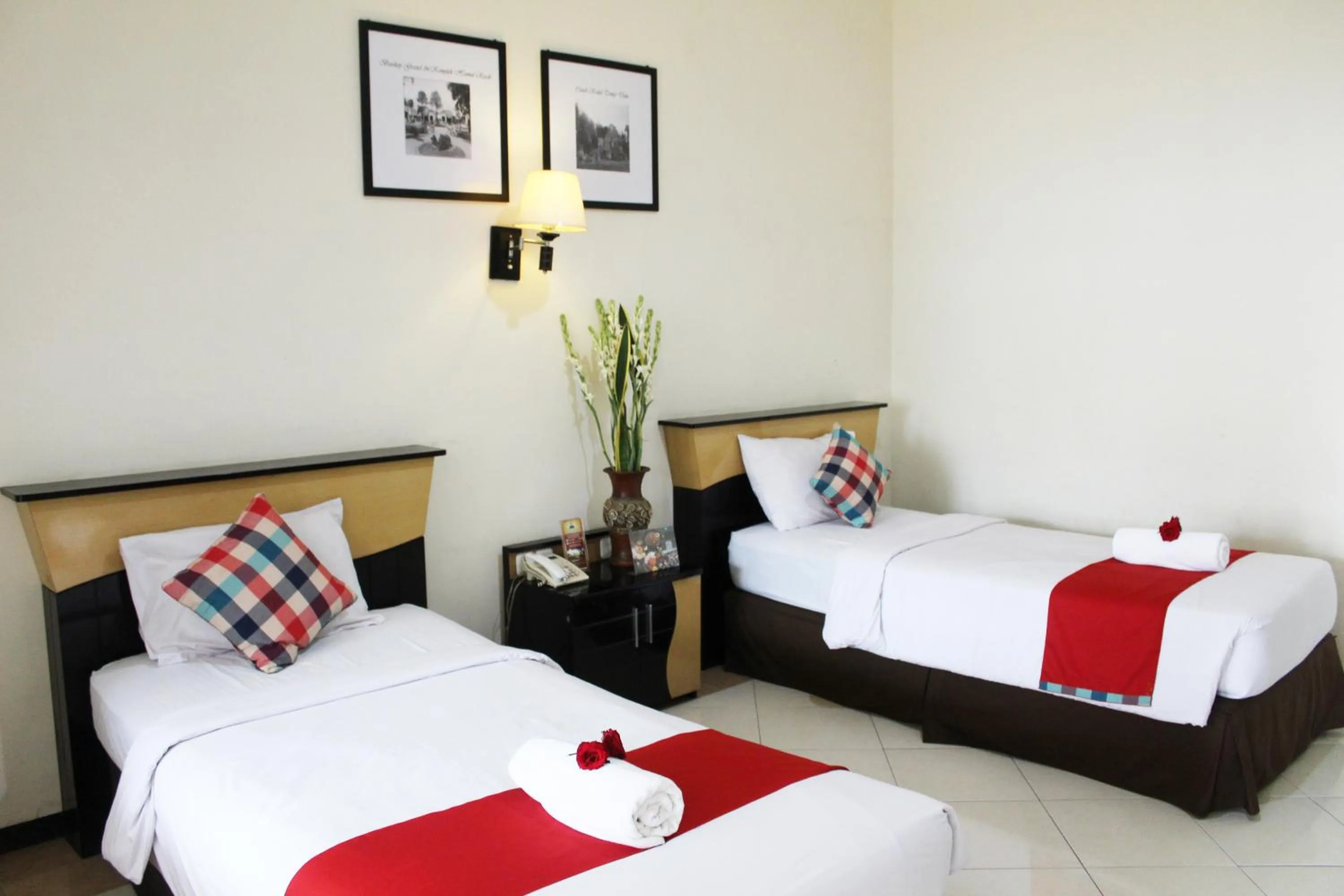 Bed in Hotel Pelangi Malang, Kayutangan Heritage