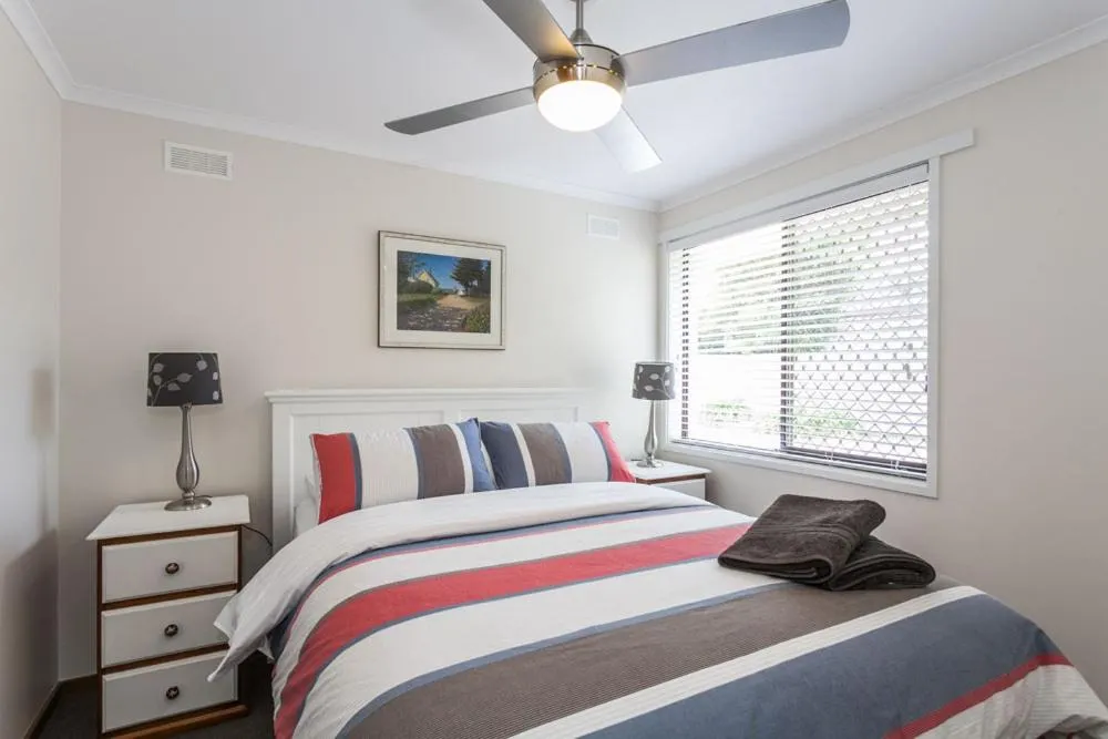 Bed in Torquay Retreats Aus- TwentyTwo Pride