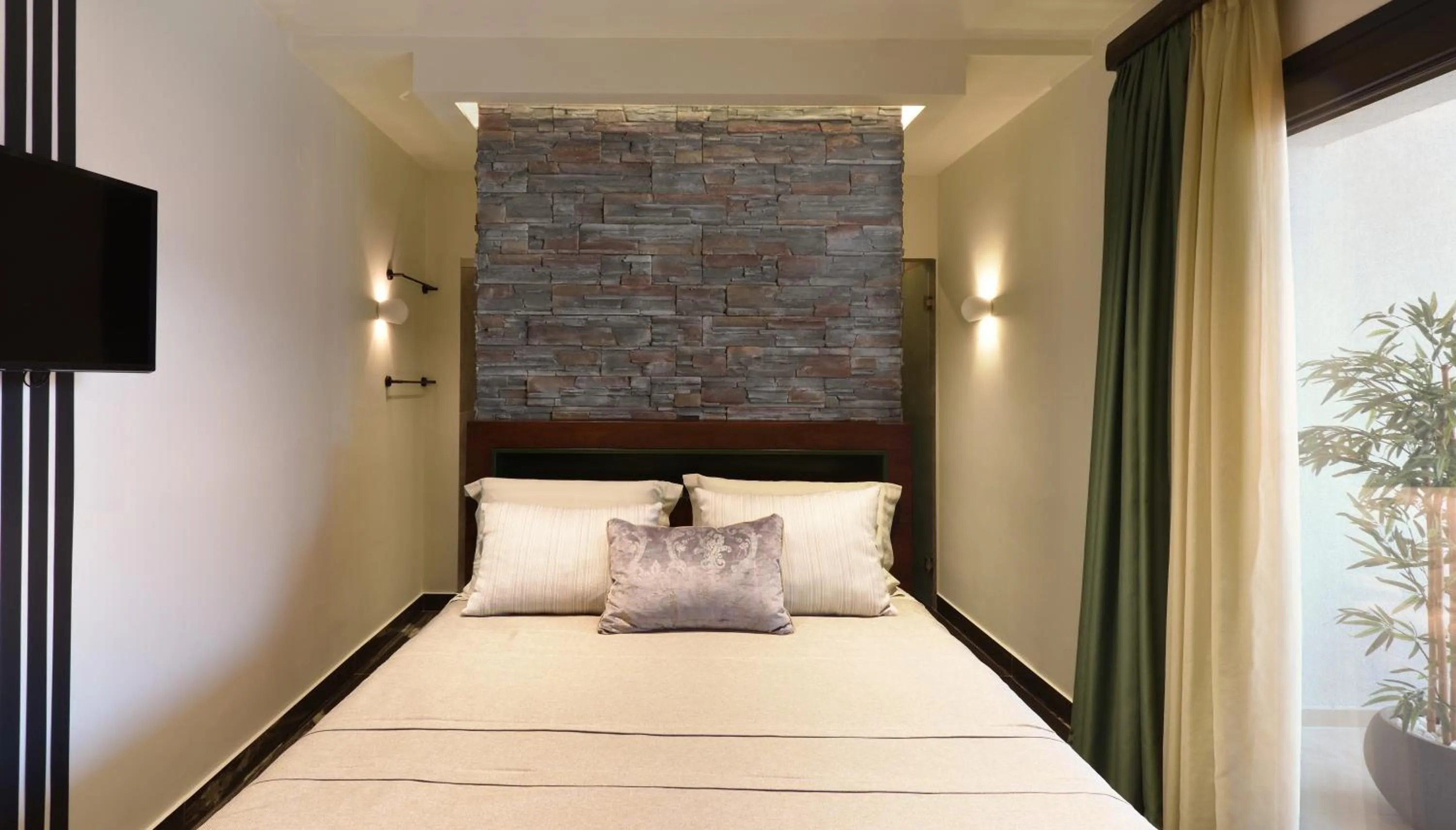 Bedroom, Bed in CORYLUS Luxury Rooms & Suites