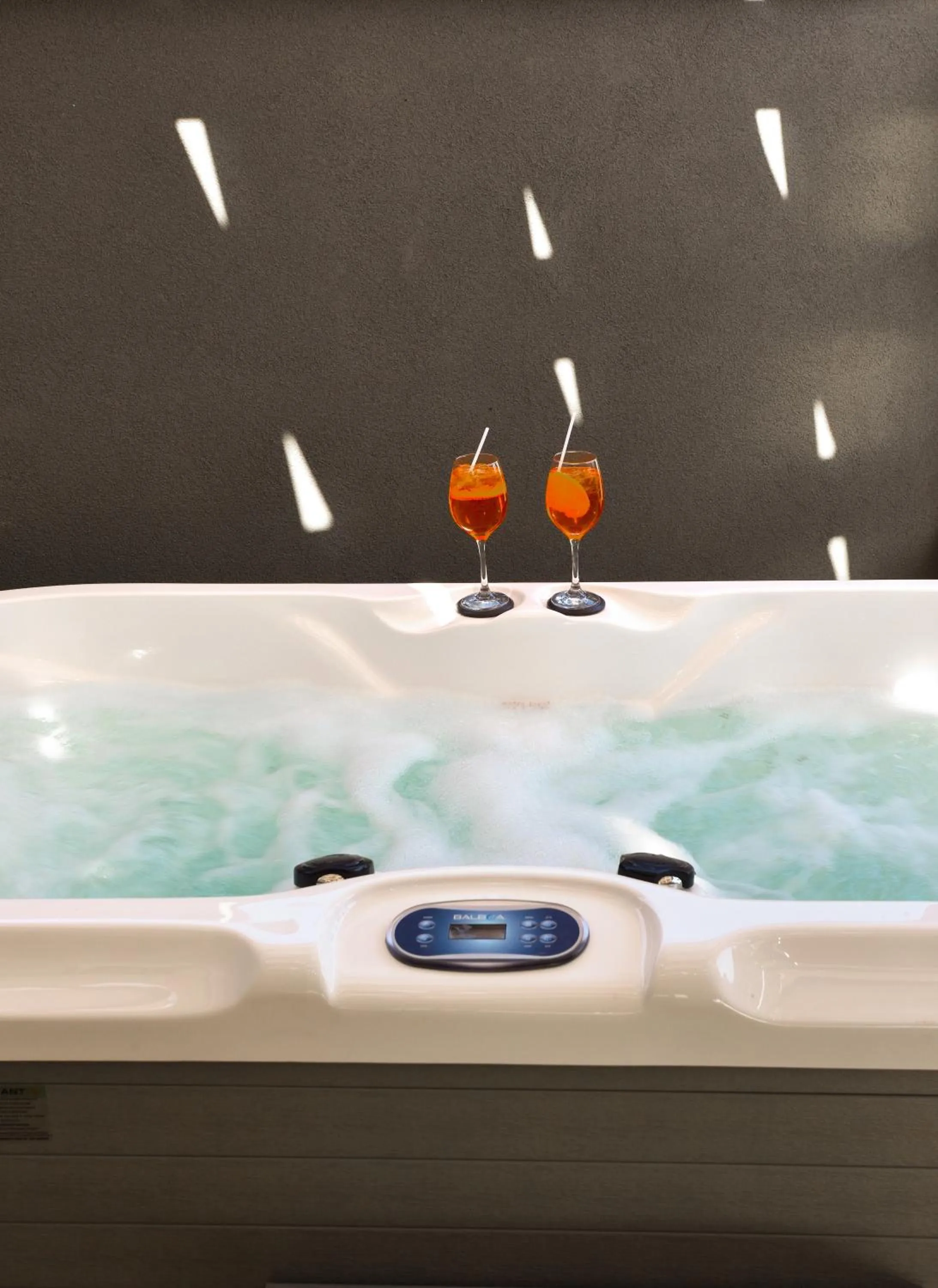 Hot Tub in CORYLUS Luxury Rooms & Suites