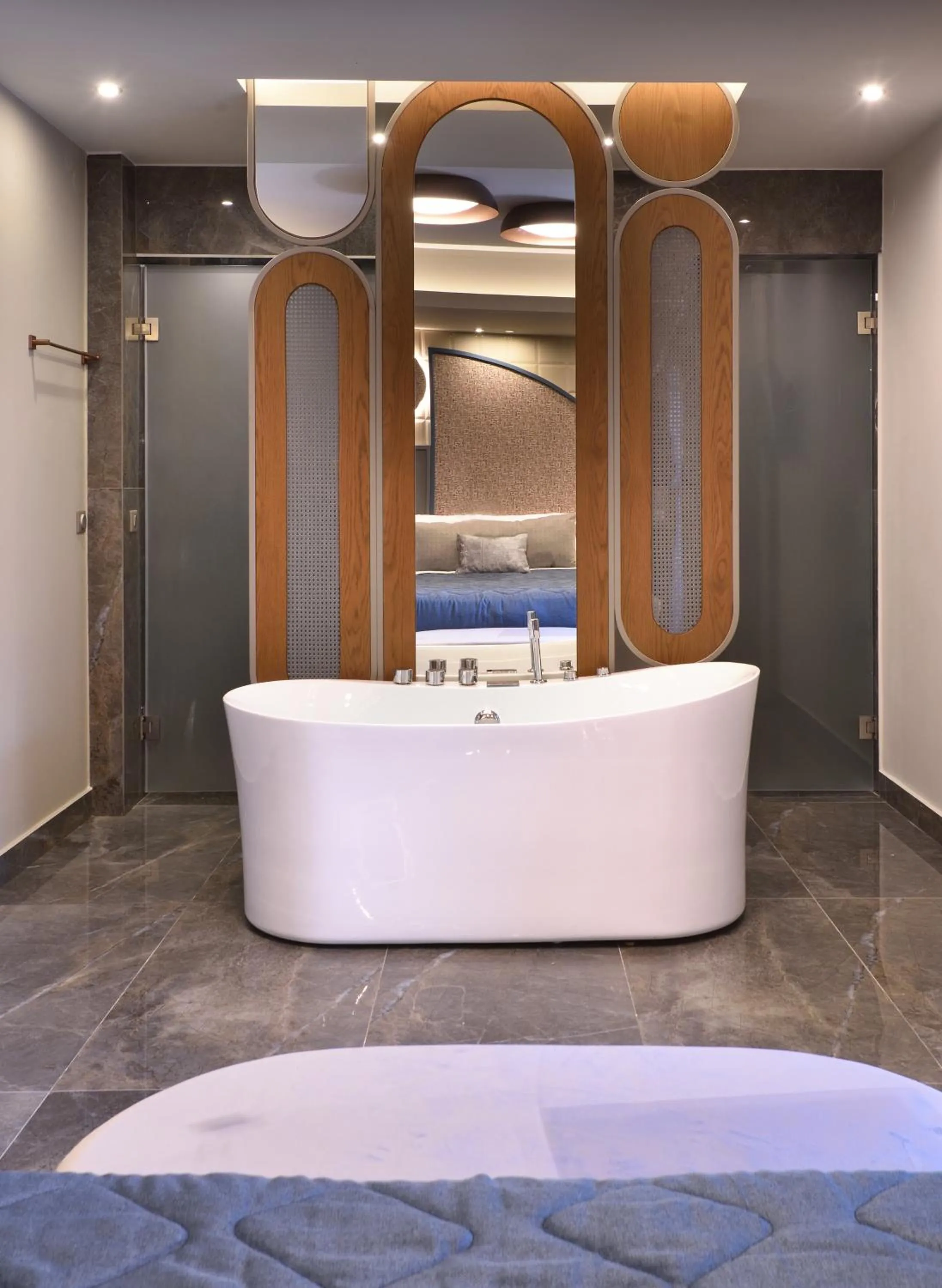 Hot Tub in CORYLUS Luxury Rooms & Suites