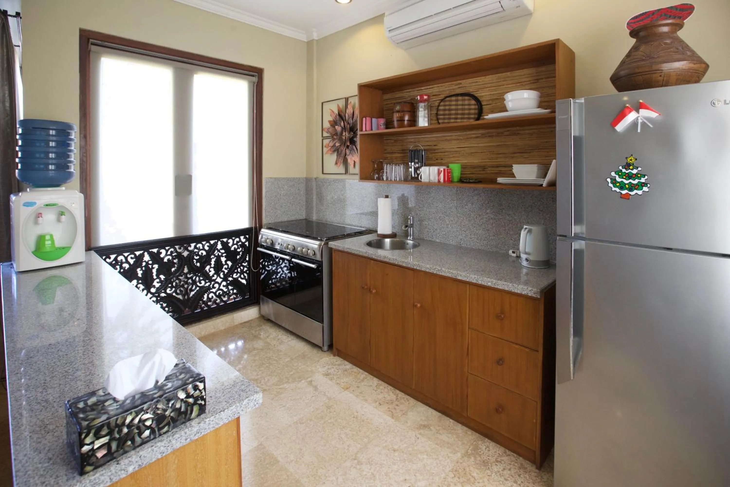 Kitchen or kitchenette in Bayshore Residence