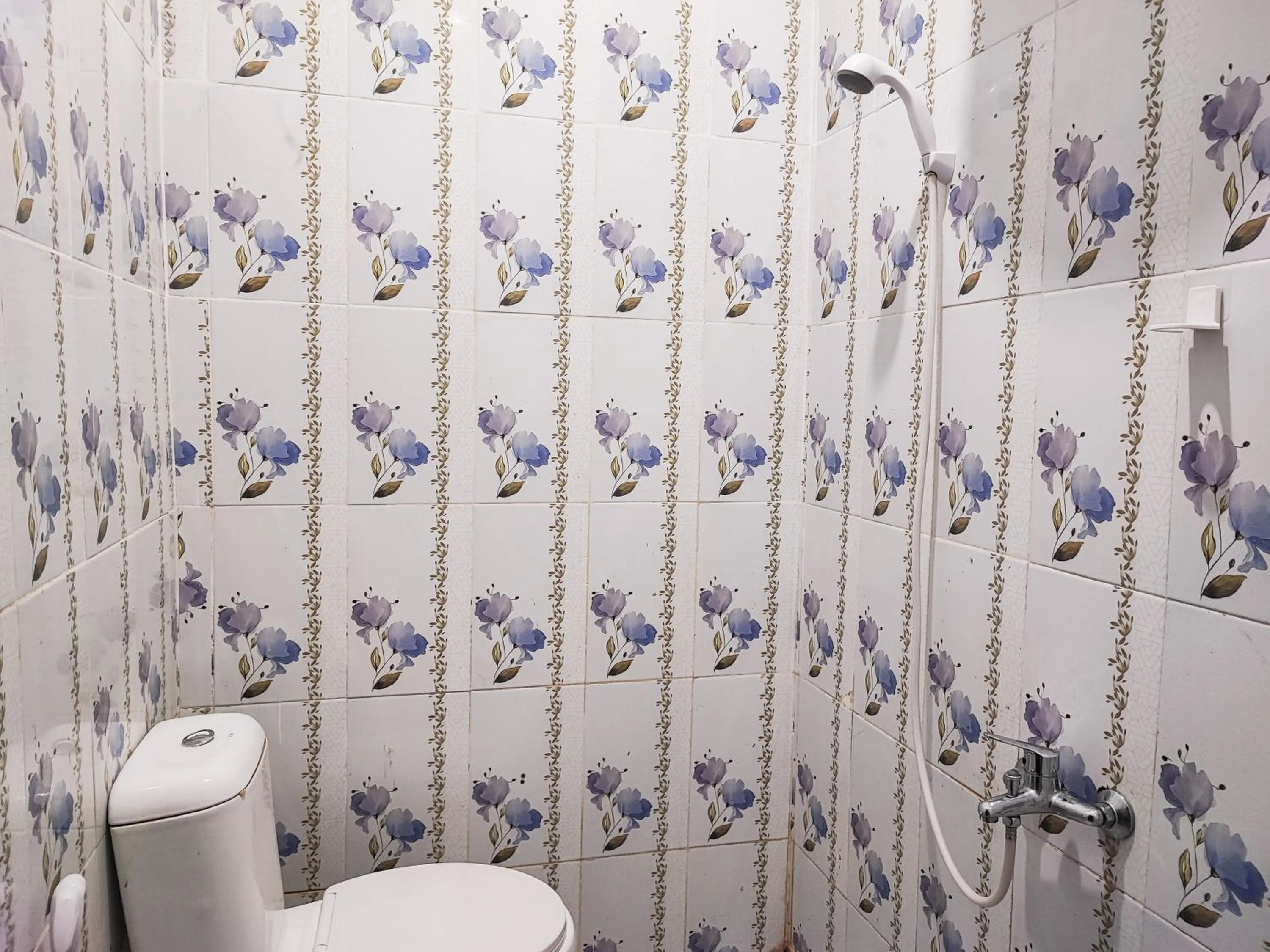 Bathroom in Reddoorz @ Hotel Bersaudara Bungo