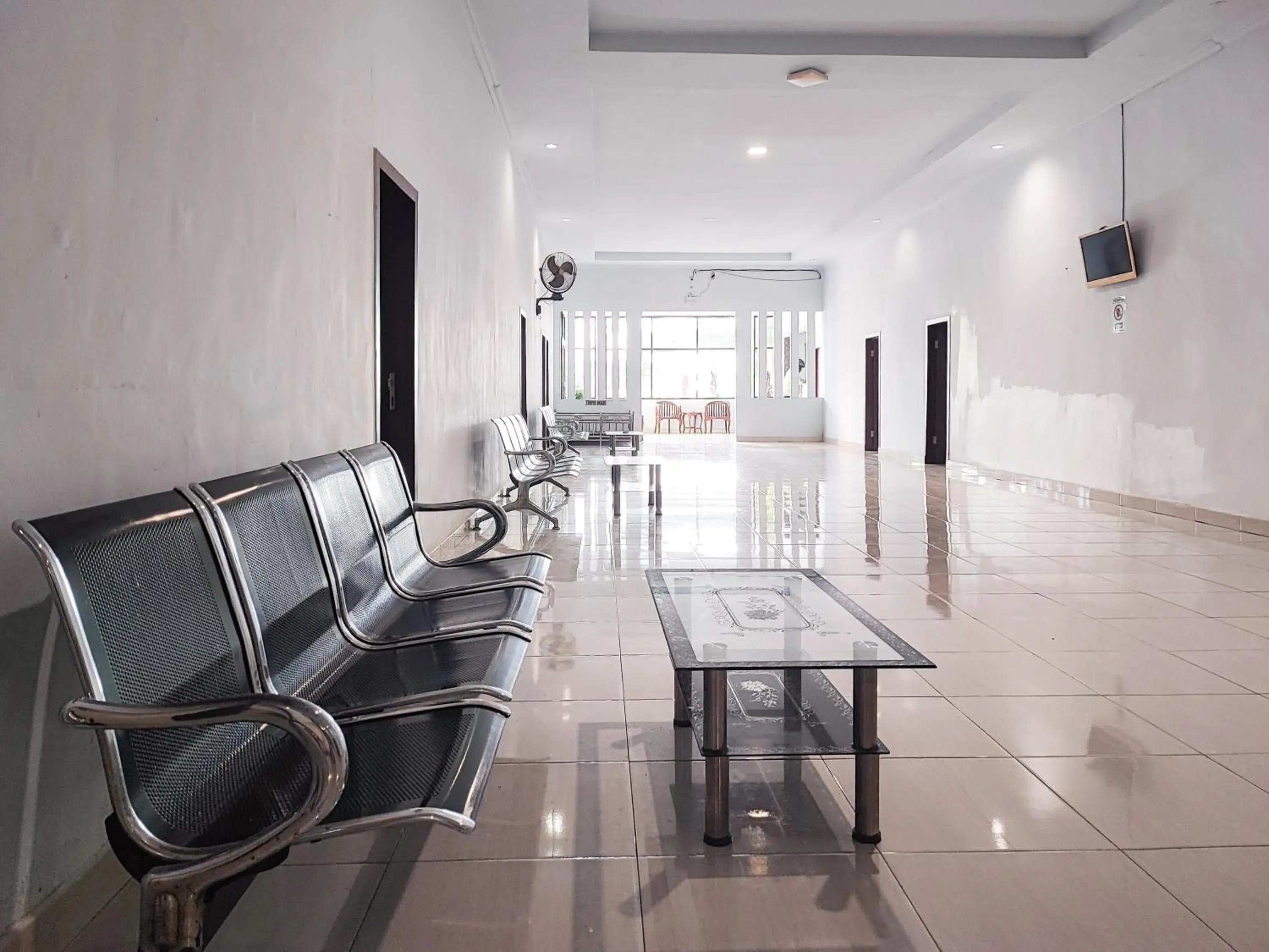 Seating area in Reddoorz @ Hotel Bersaudara Bungo Seating area in Reddoorz @ Hotel Bersaudara Bungo