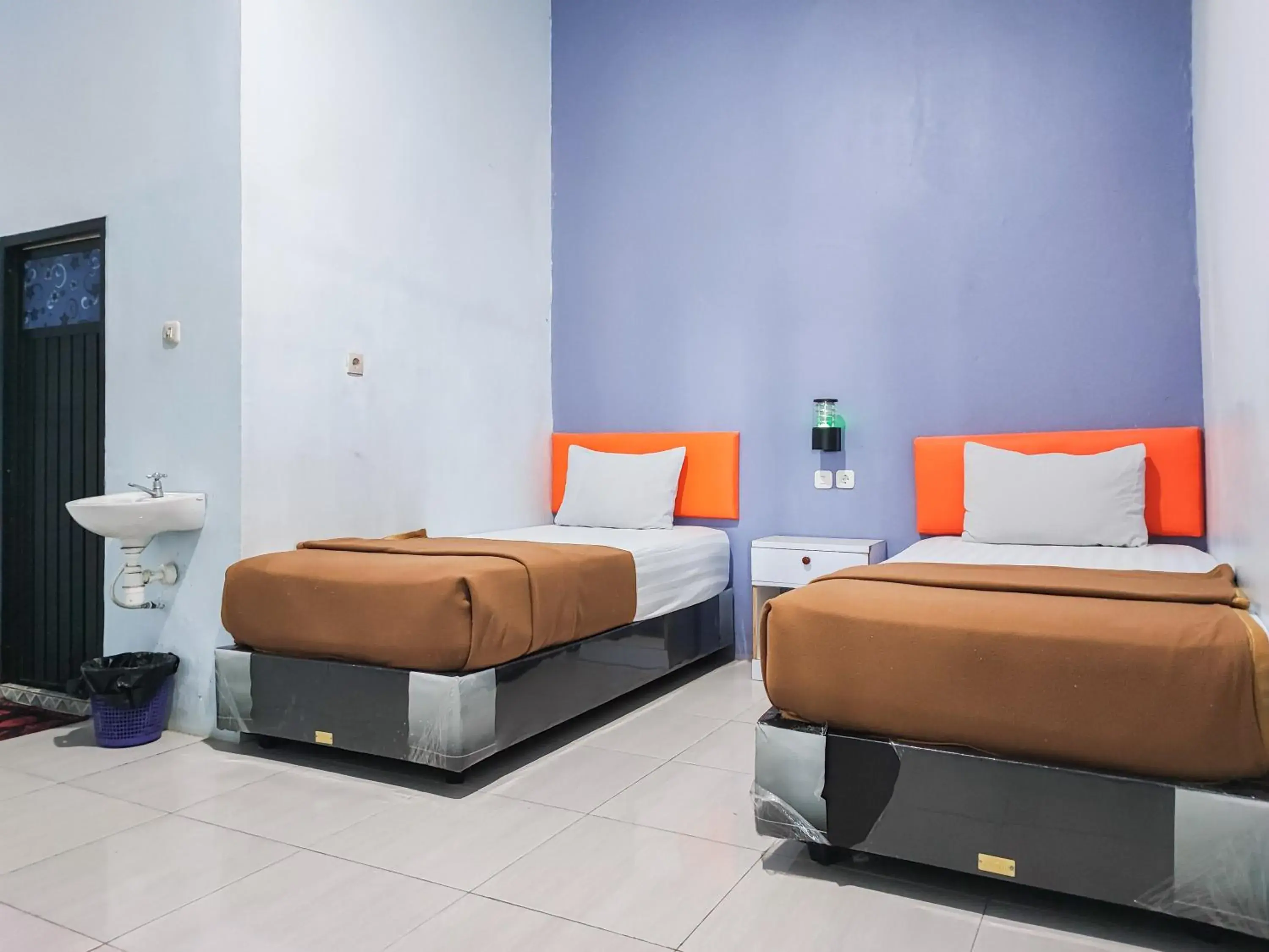 Bedroom, Bed in Reddoorz @ Hotel Bersaudara Bungo Bedroom, Bed in Reddoorz @ Hotel Bersaudara Bungo