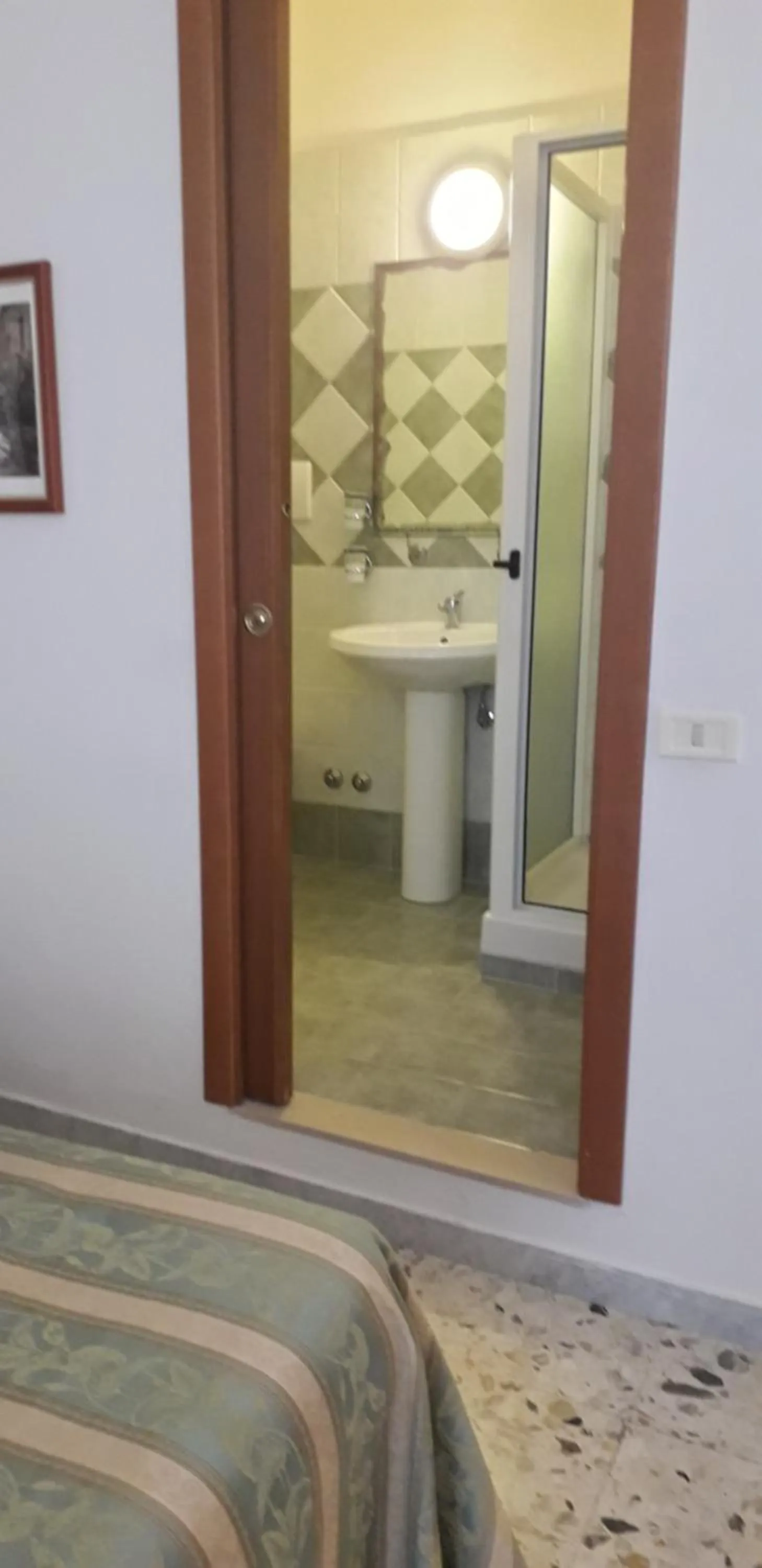 Shower in Gioia Guest House