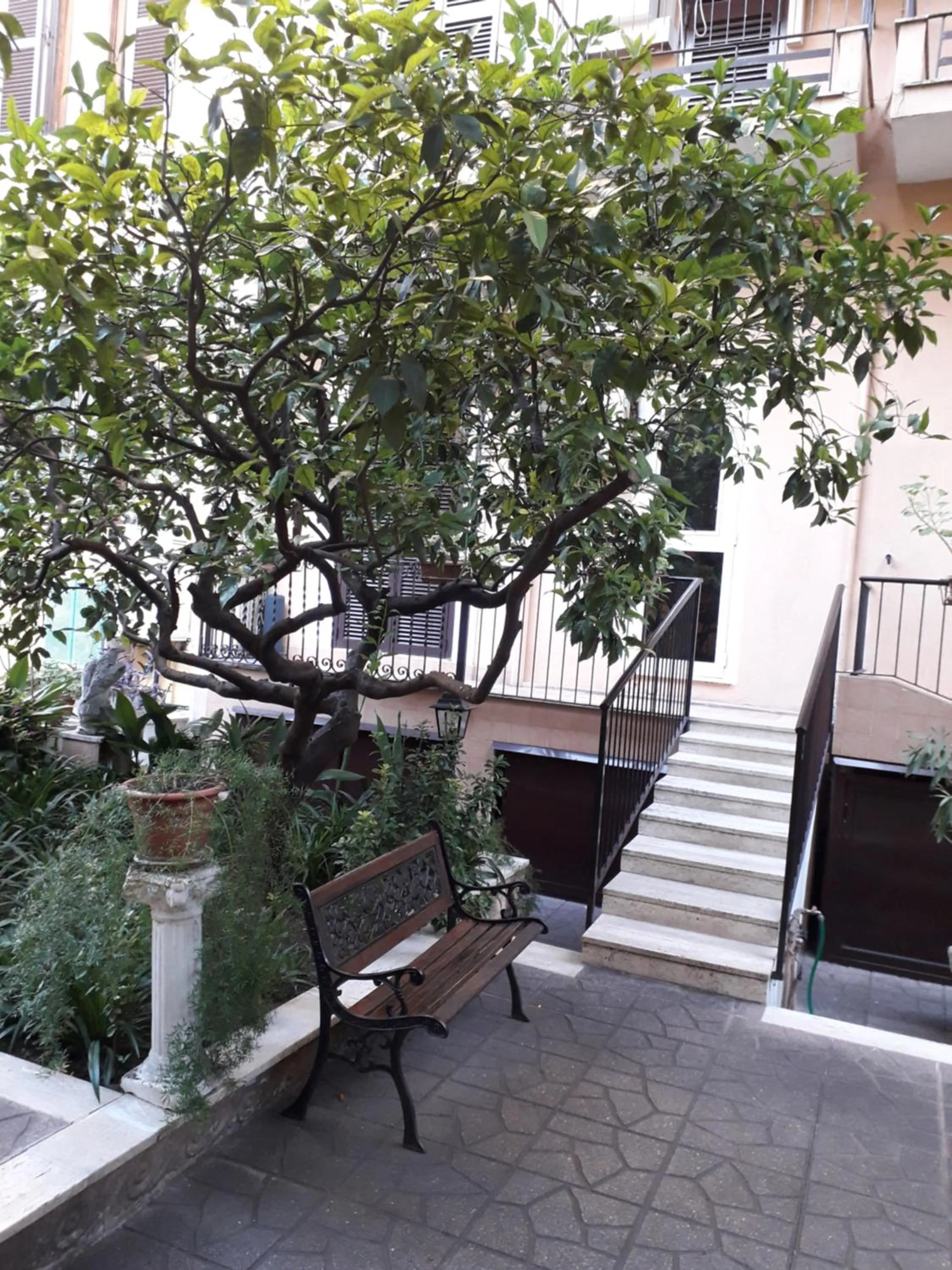 Patio in Gioia Guest House