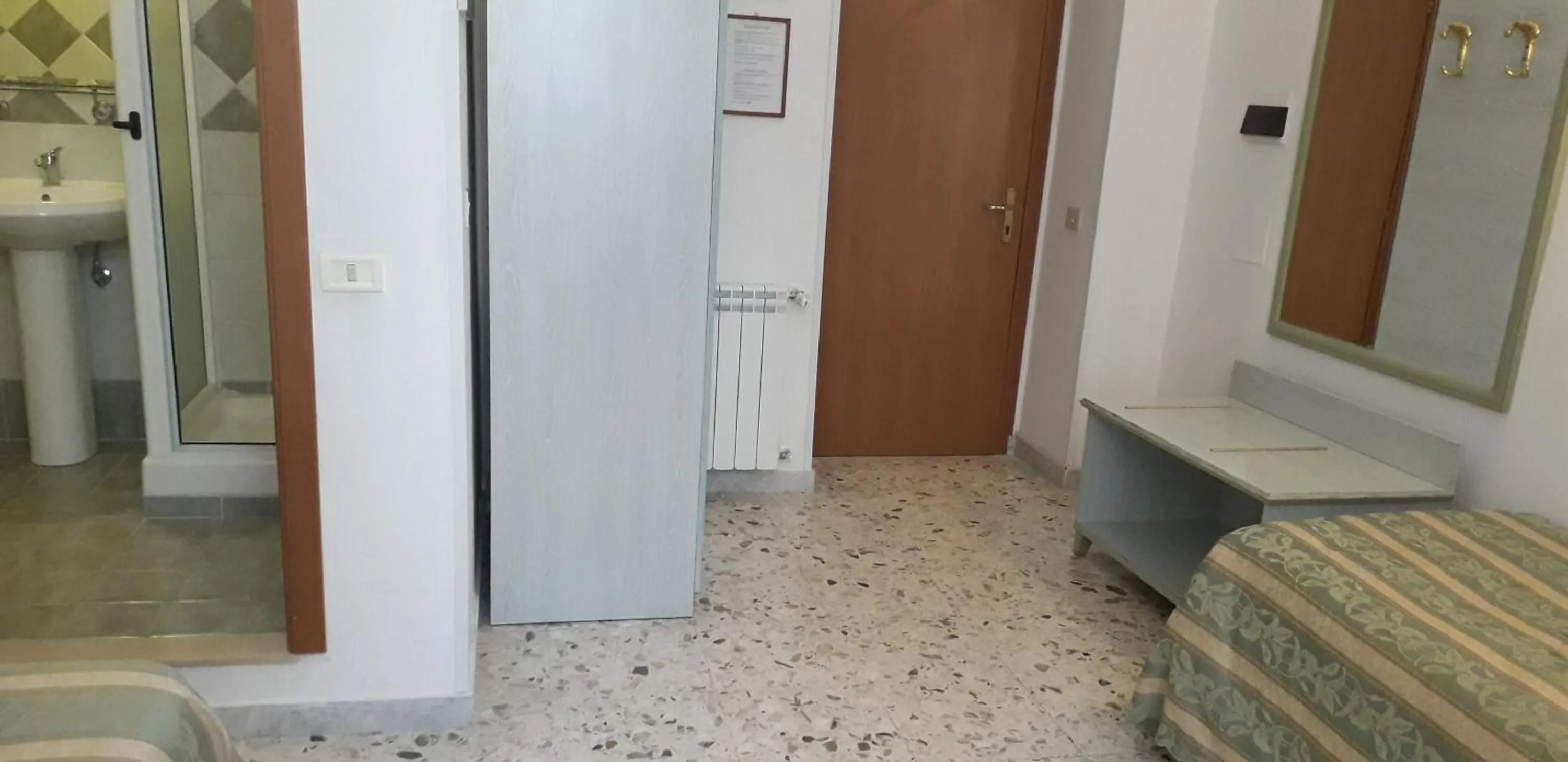 Shower in Gioia Guest House