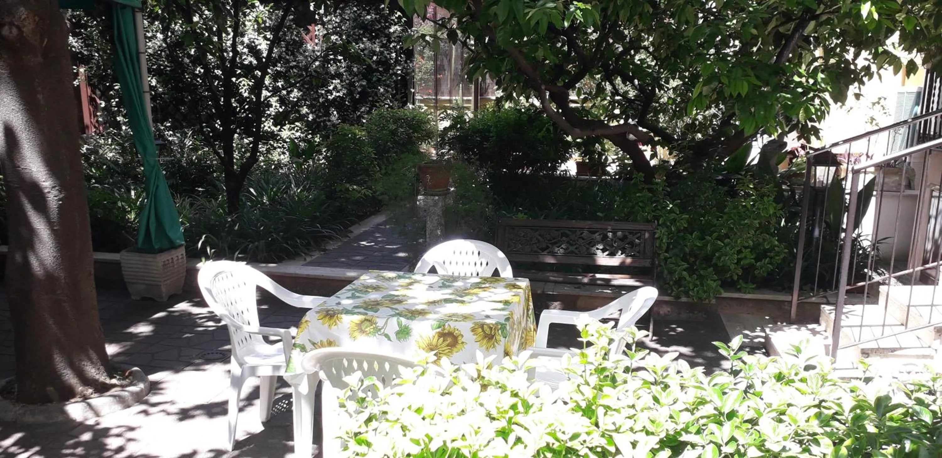 Patio in Gioia Guest House