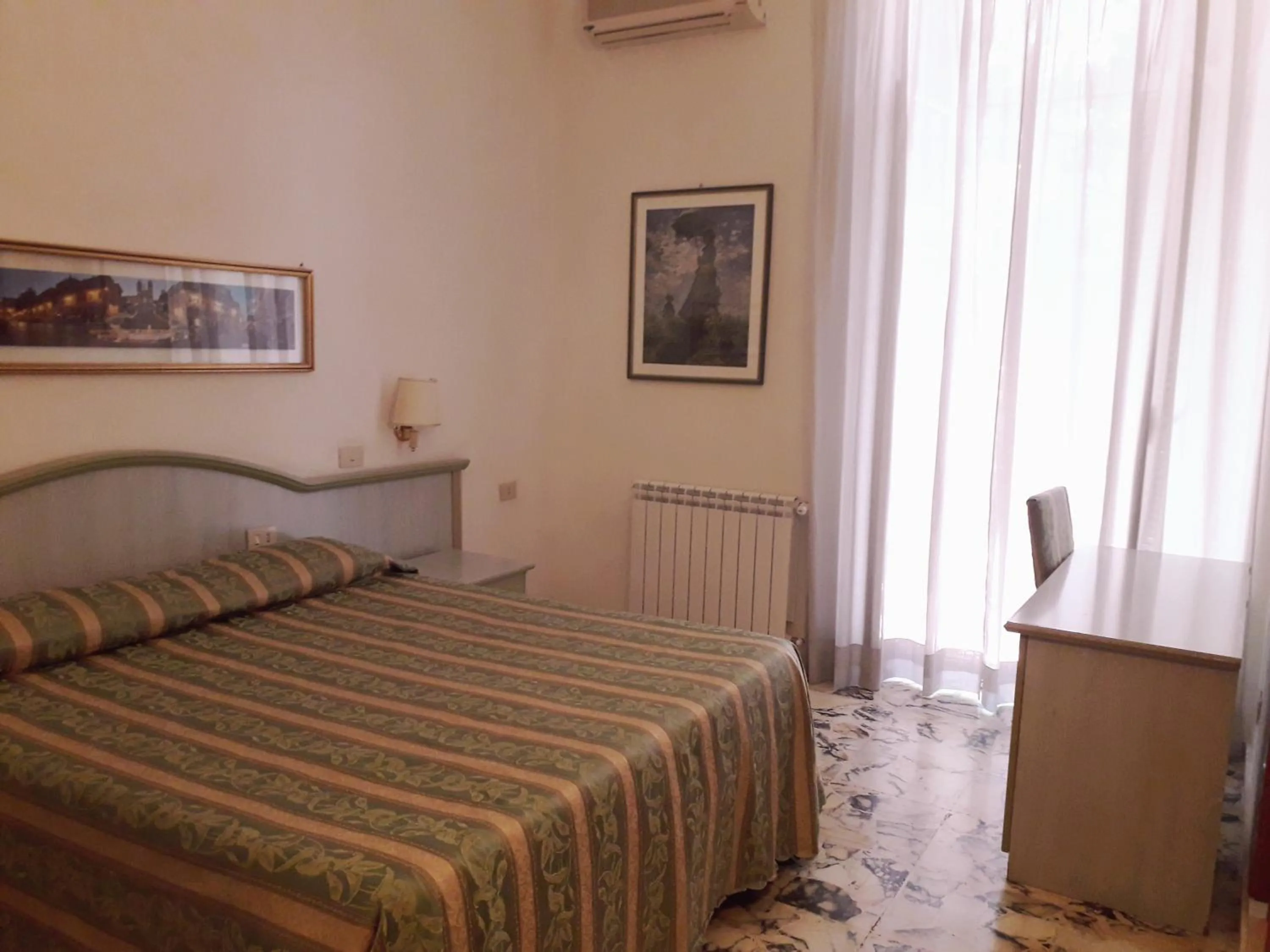 Bed in Gioia Guest House