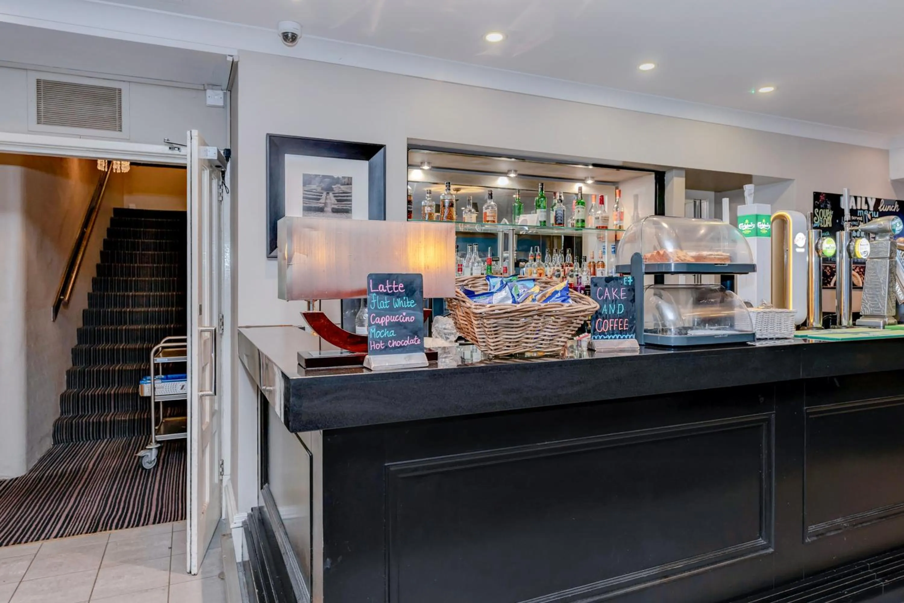 Lounge or bar in The Landmark Hotel and SPA Leisure Club Dundee By Sunday