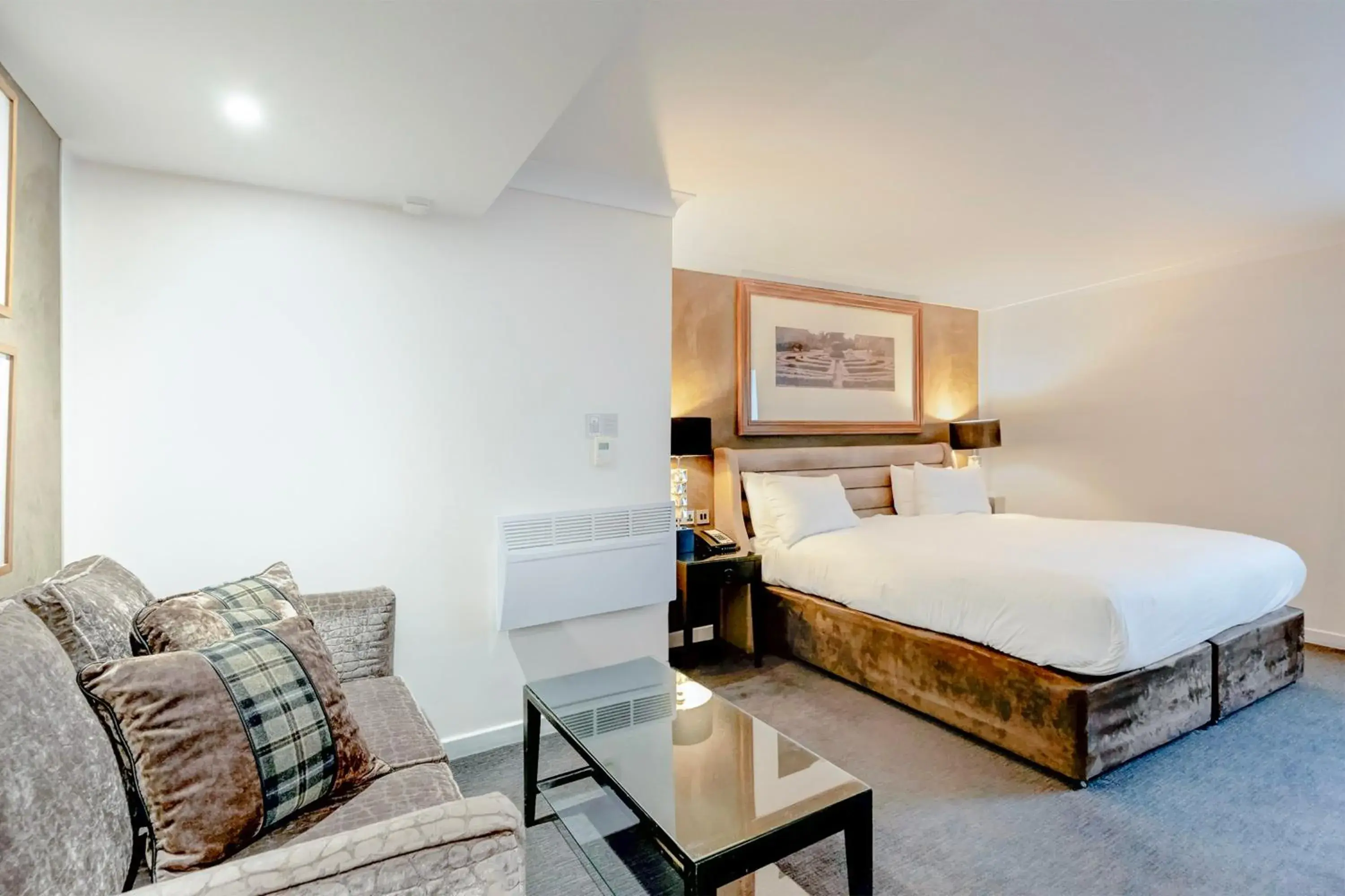 Deluxe King Room in The Landmark Hotel and SPA Leisure Club Dundee By Sunday Deluxe King Room in The Landmark Hotel and SPA Leisure Club Dundee By Sunday