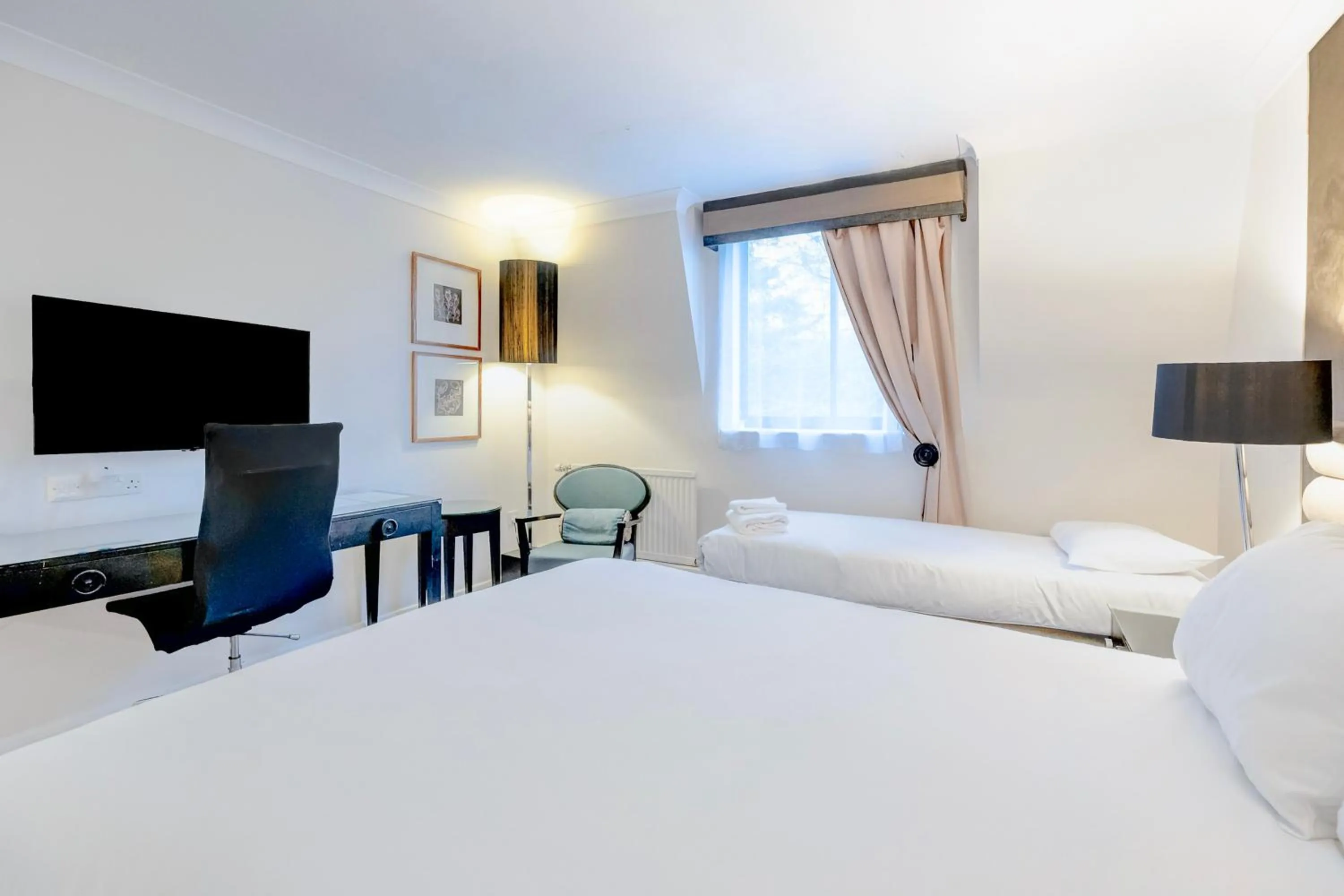 Bedroom, Bed in The Landmark Hotel and SPA Leisure Club Dundee By Sunday