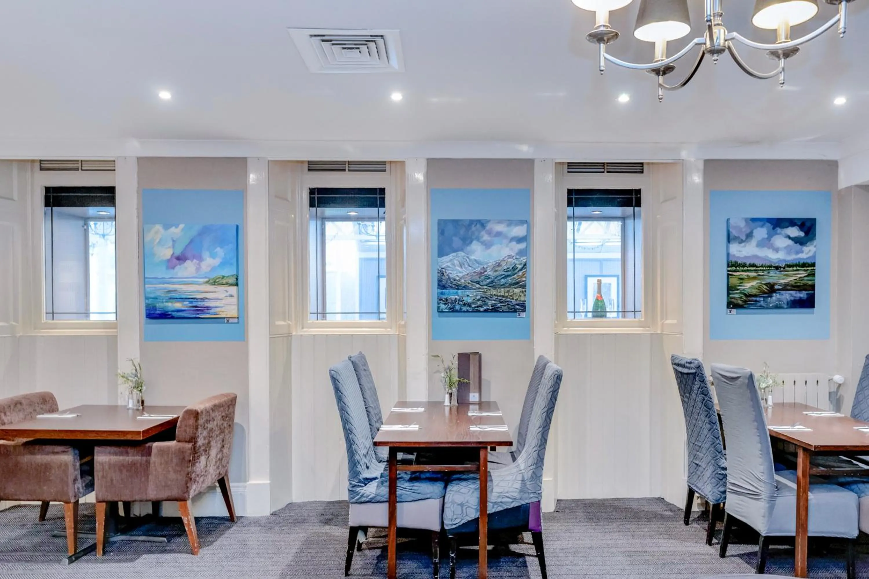 Lounge or bar in The Landmark Hotel and SPA Leisure Club Dundee By Sunday