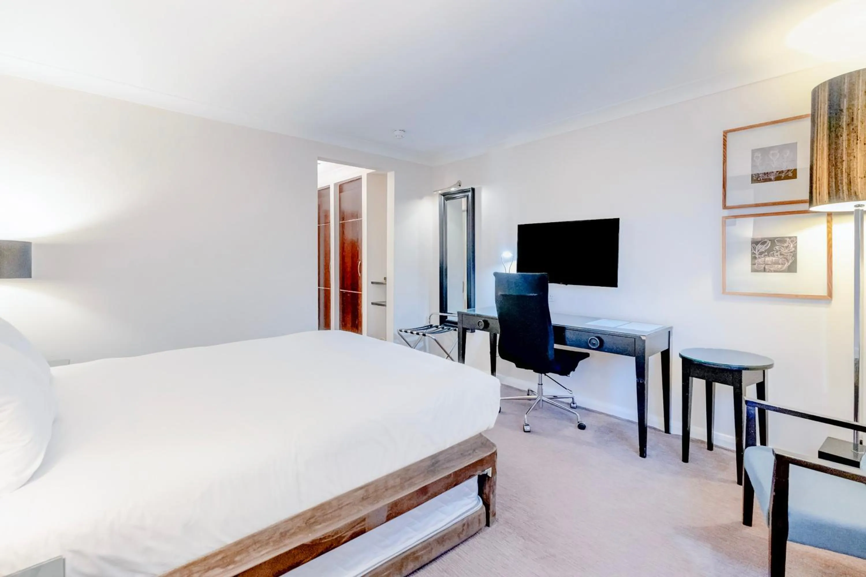 Bedroom, Bed in The Landmark Hotel and SPA Leisure Club Dundee By Sunday