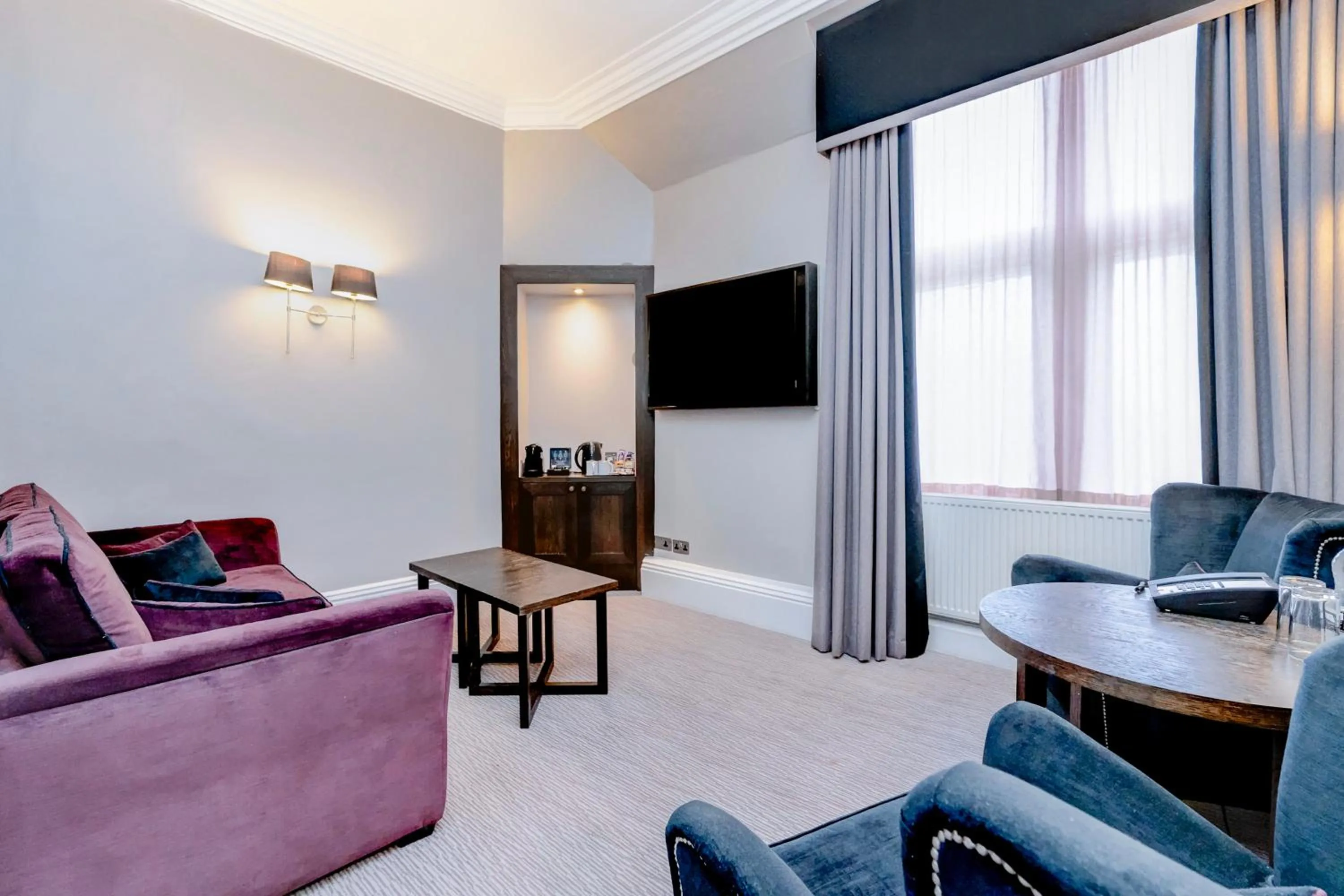 TV and multimedia in The Landmark Hotel and SPA Leisure Club Dundee By Sunday