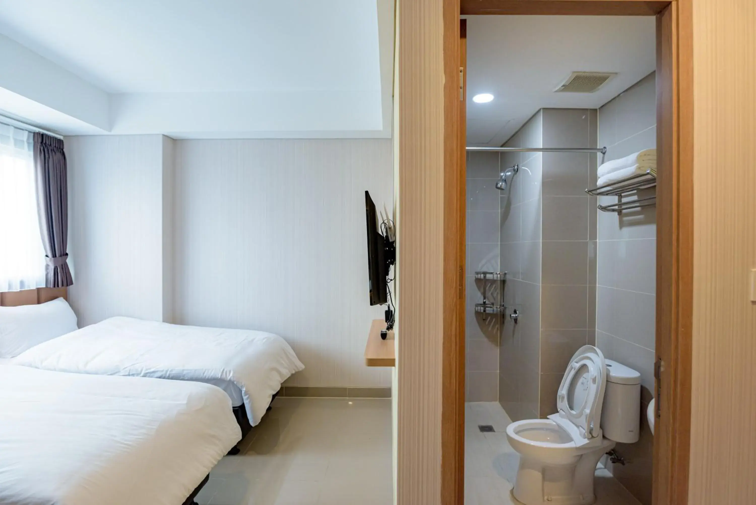 Twin Room in RedLiving Apartemen B Residence BSD - BE Urban Hotel Twin Room in RedLiving Apartemen B Residence BSD - BE Urban Hotel