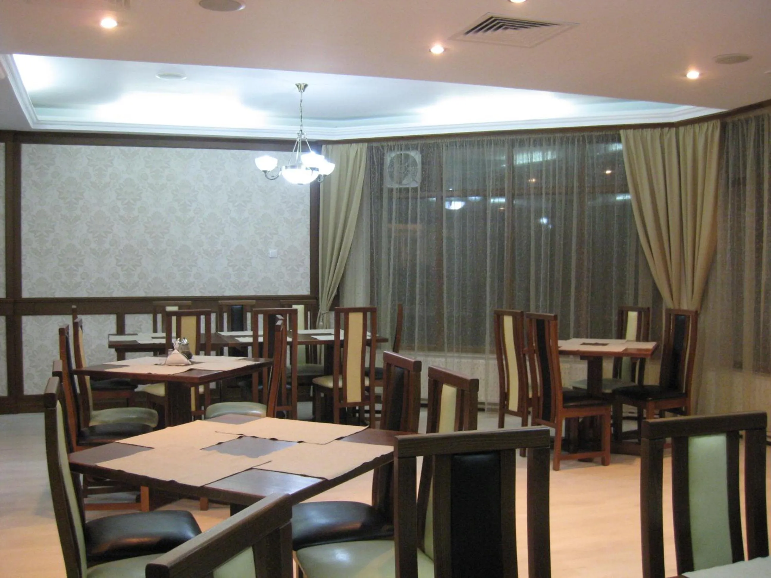 Restaurant/places to eat in Hotel Anina