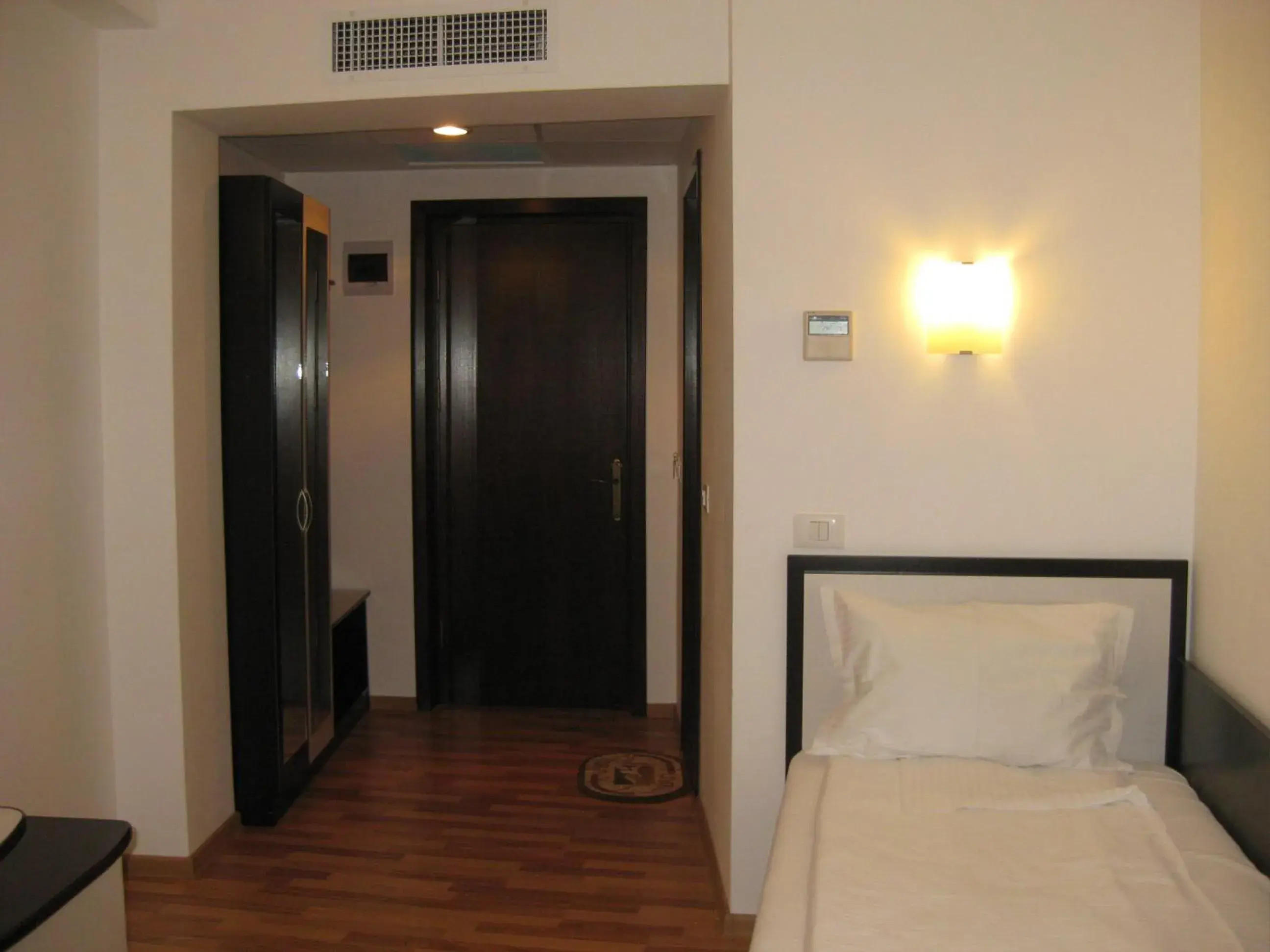 Single Room with Balcony in Hotel Anina Single Room with Balcony in Hotel Anina