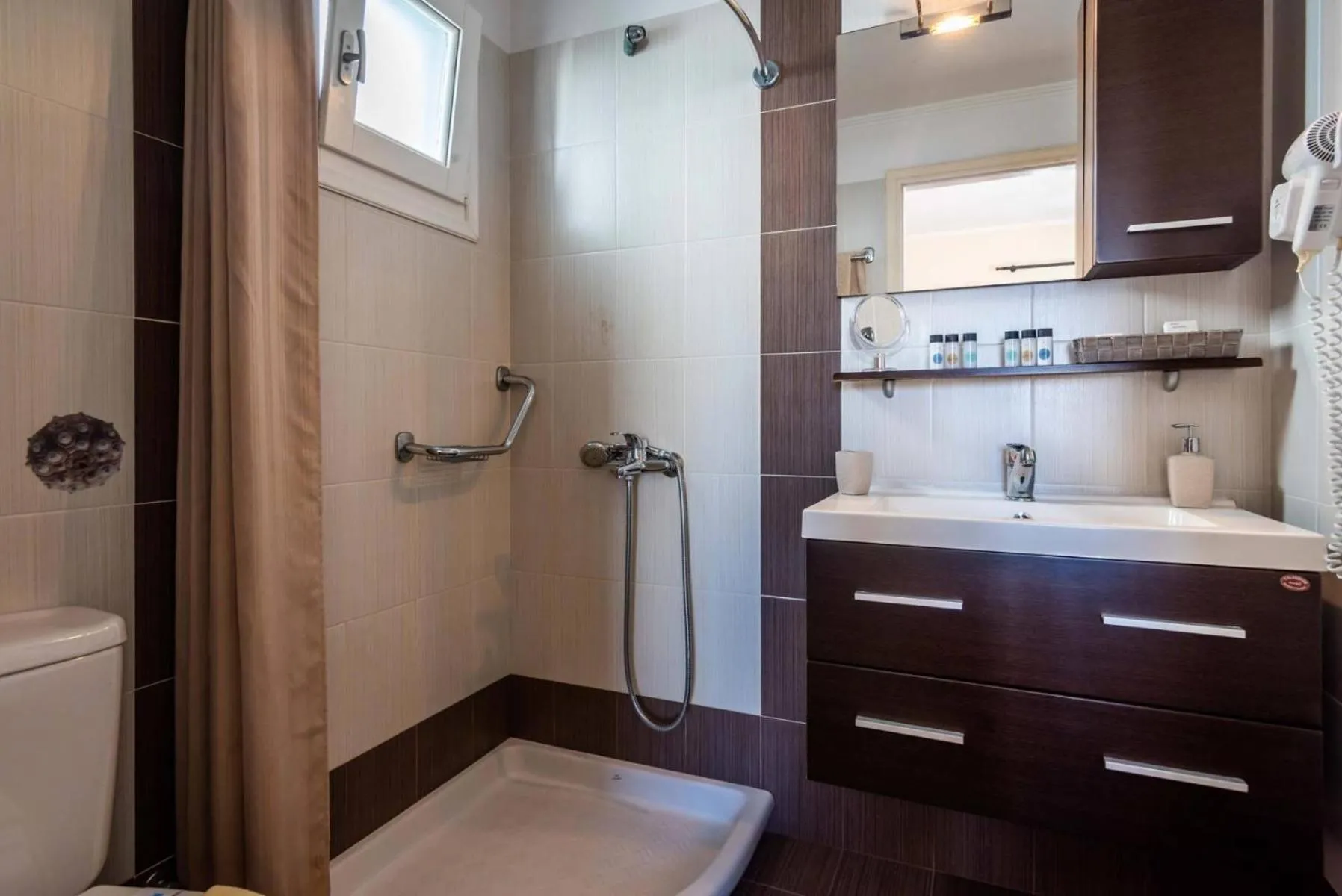Bathroom in Finikas Studios