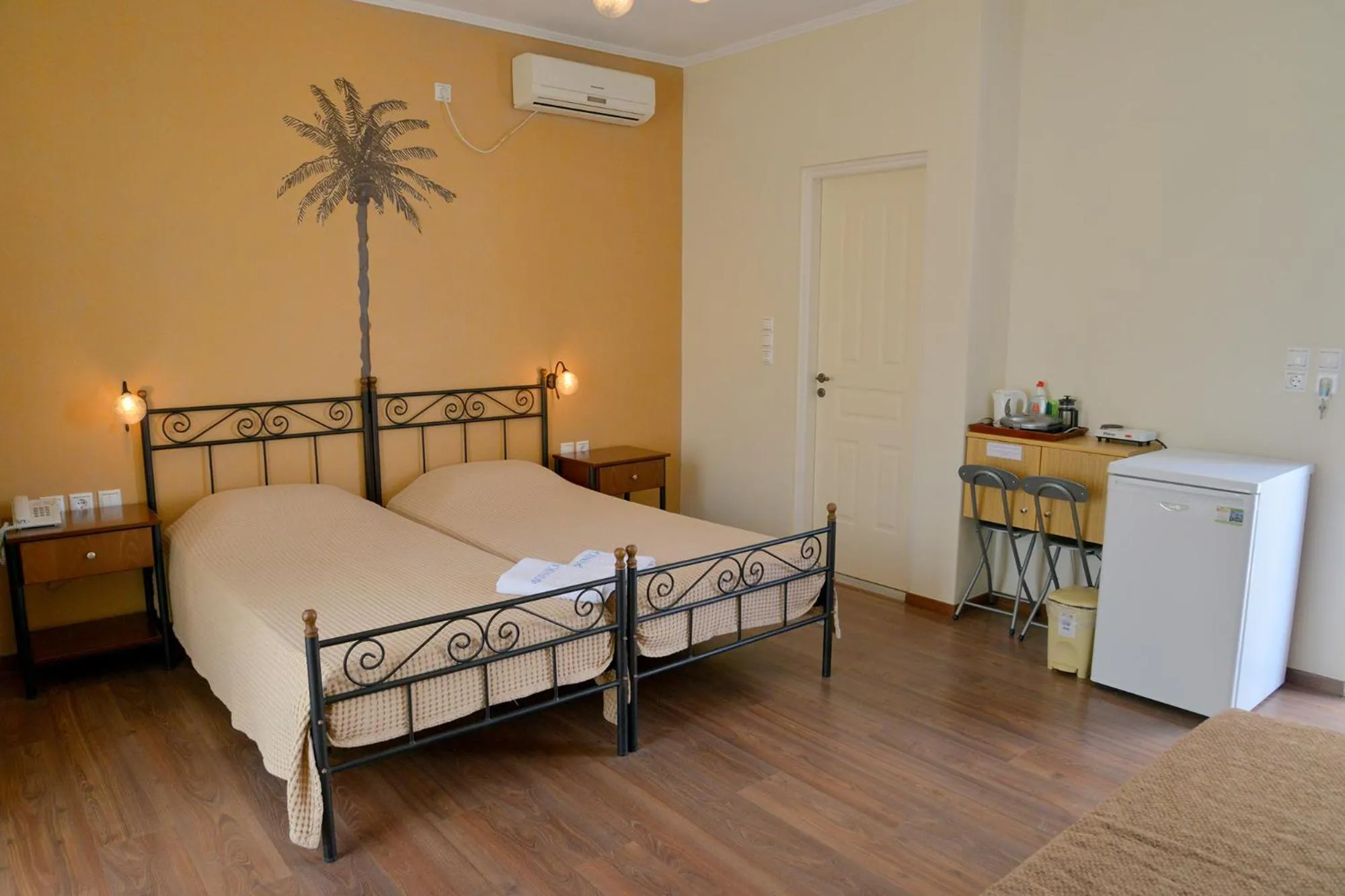 Photo of the whole room, Bed in Finikas Studios