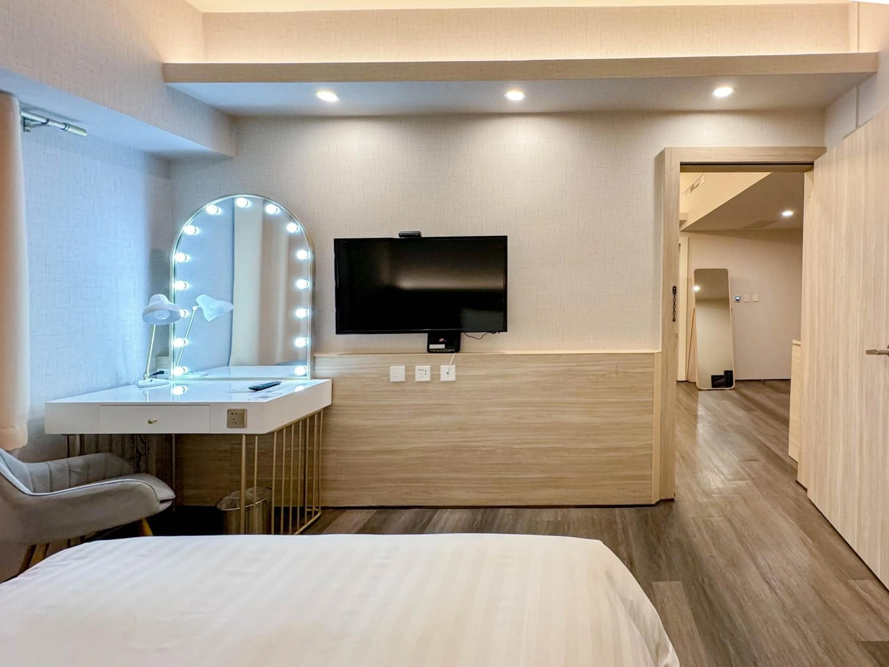 TV and multimedia, Bed in Hu House