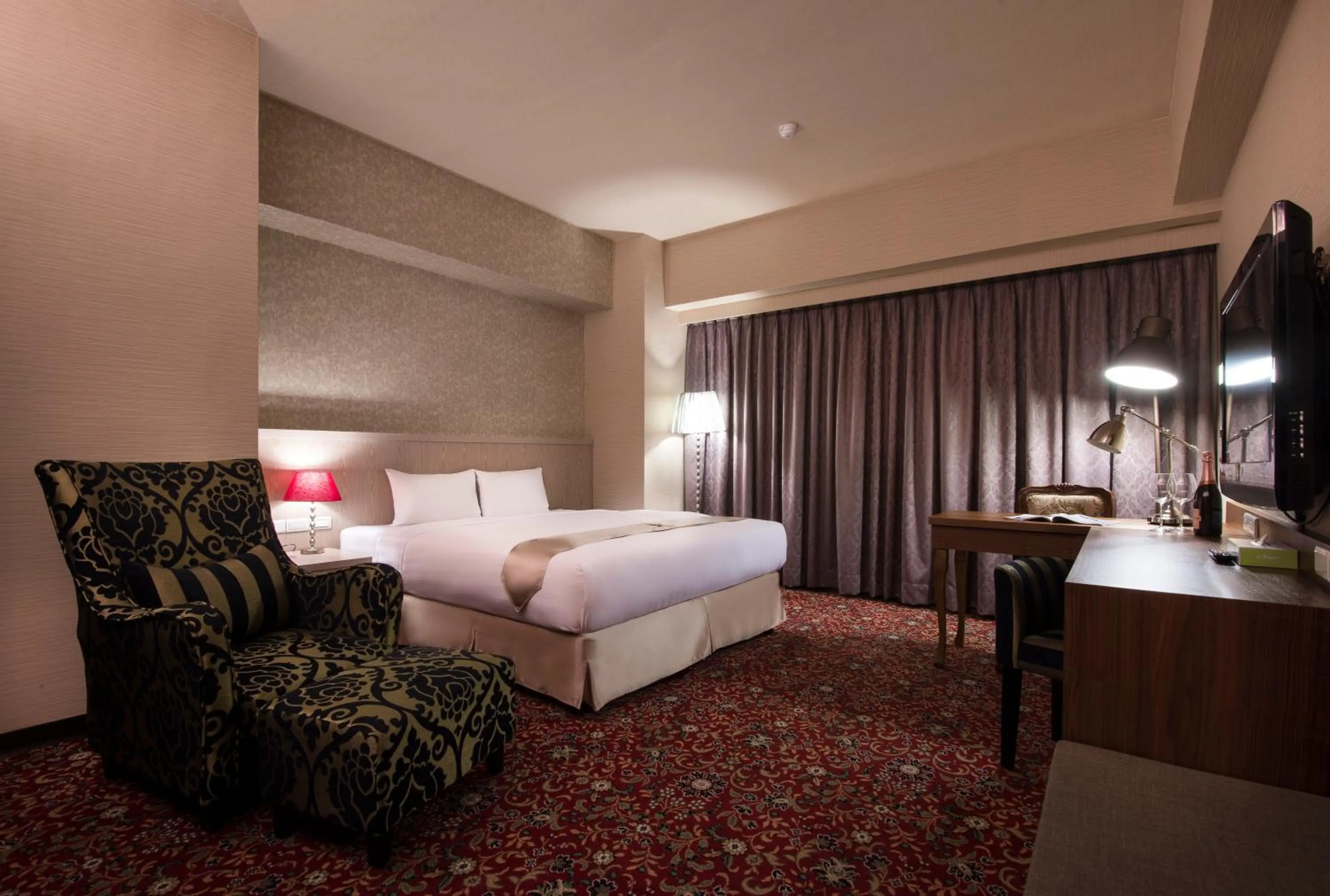 Photo of the whole room, Bed in Hu House