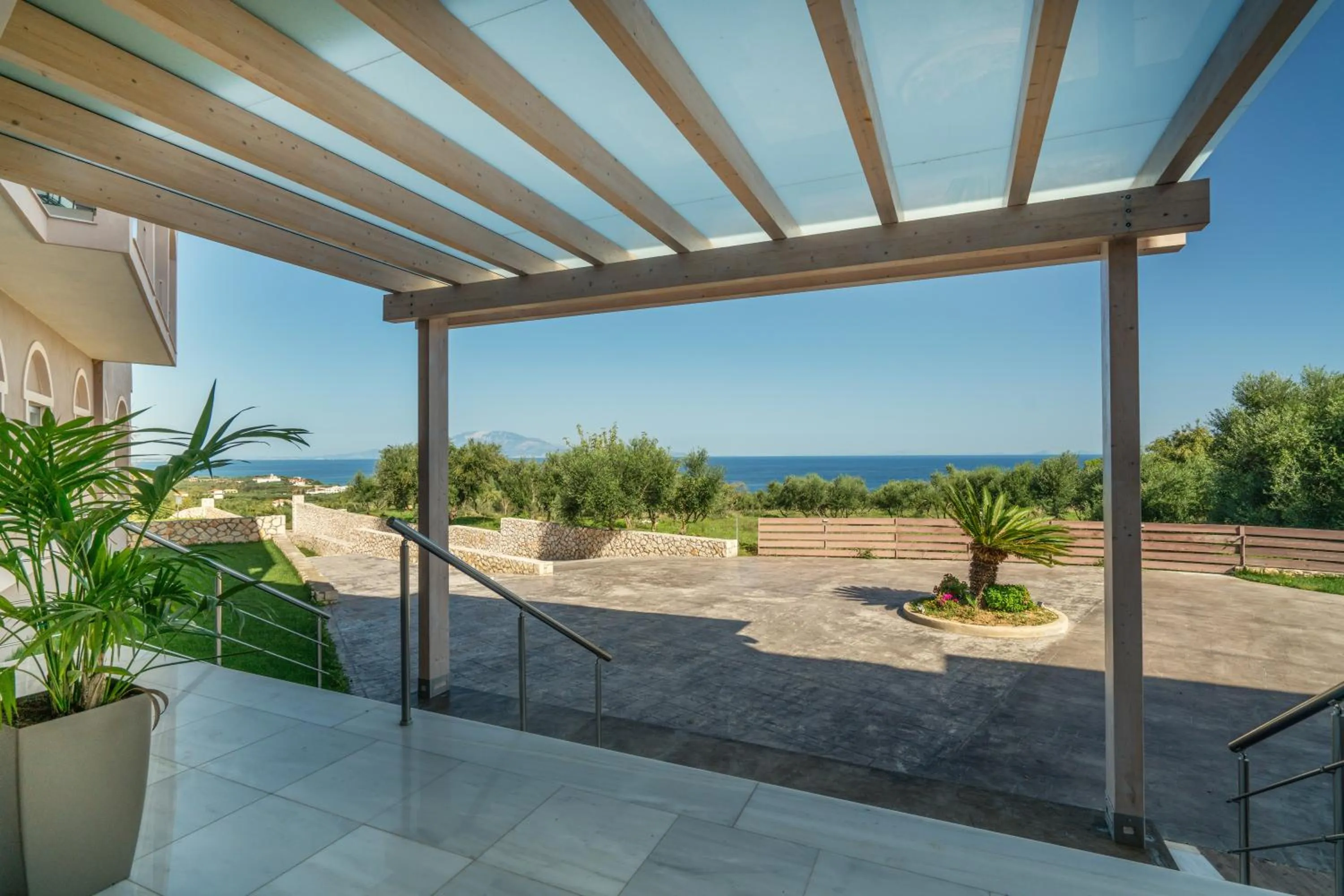 Garden in Elegance Luxury Executive Suites - Adults Only