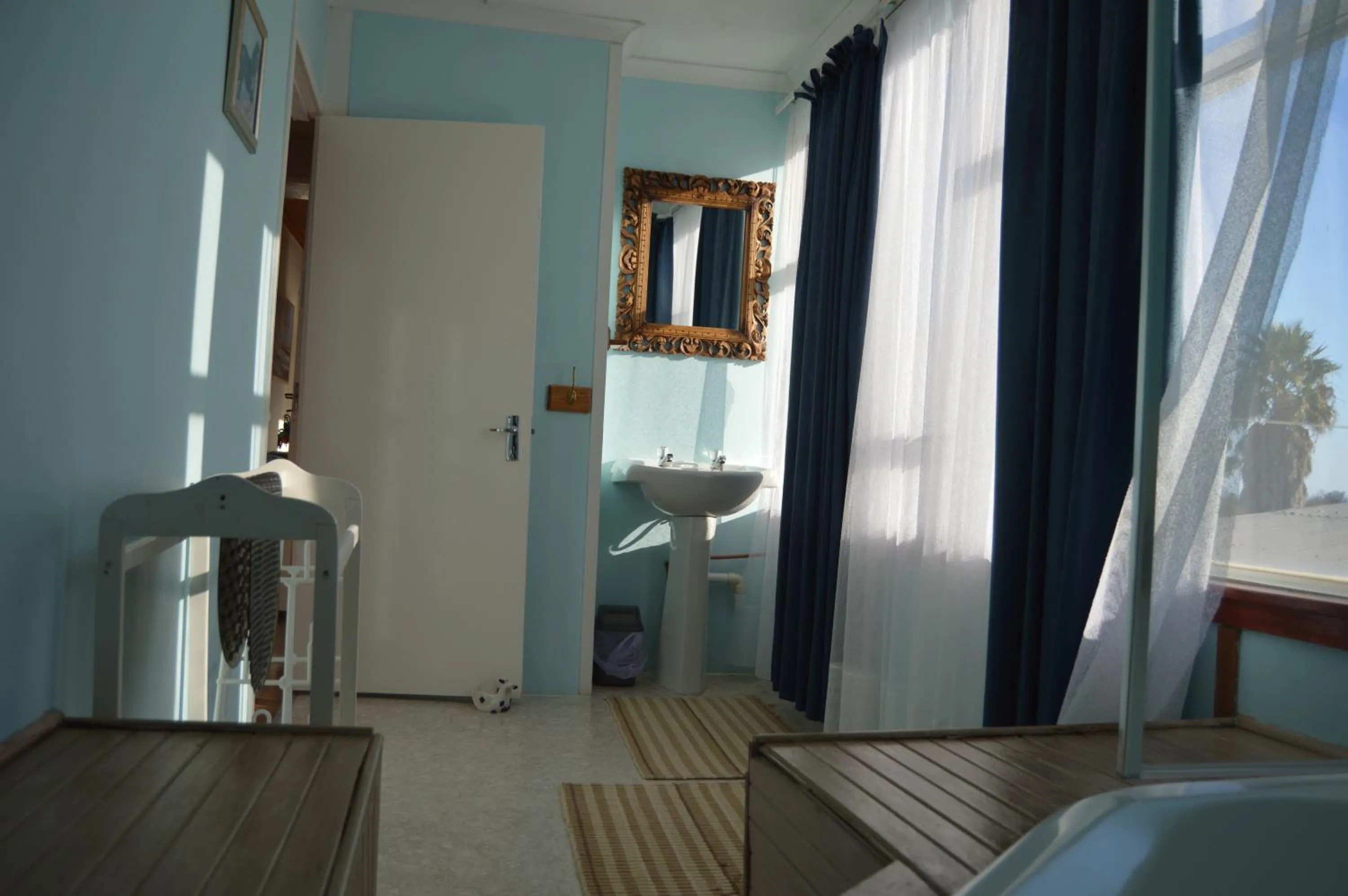 Bathroom, Bed in Fisherhaven Travellers Lodge