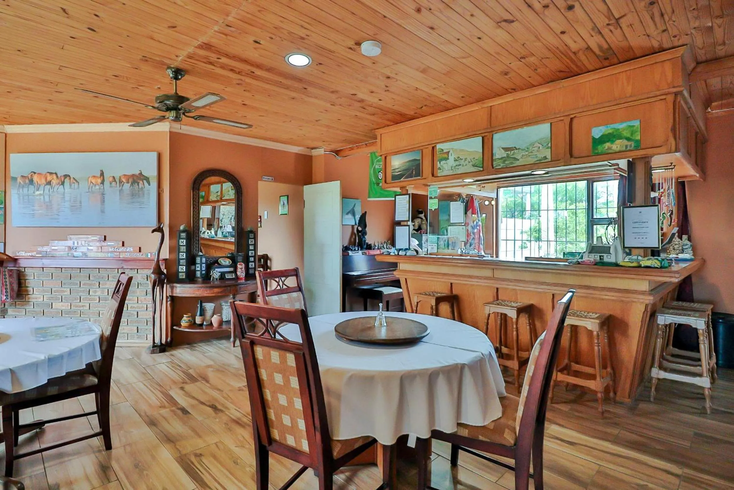 Breakfast in Fisherhaven Travellers Lodge