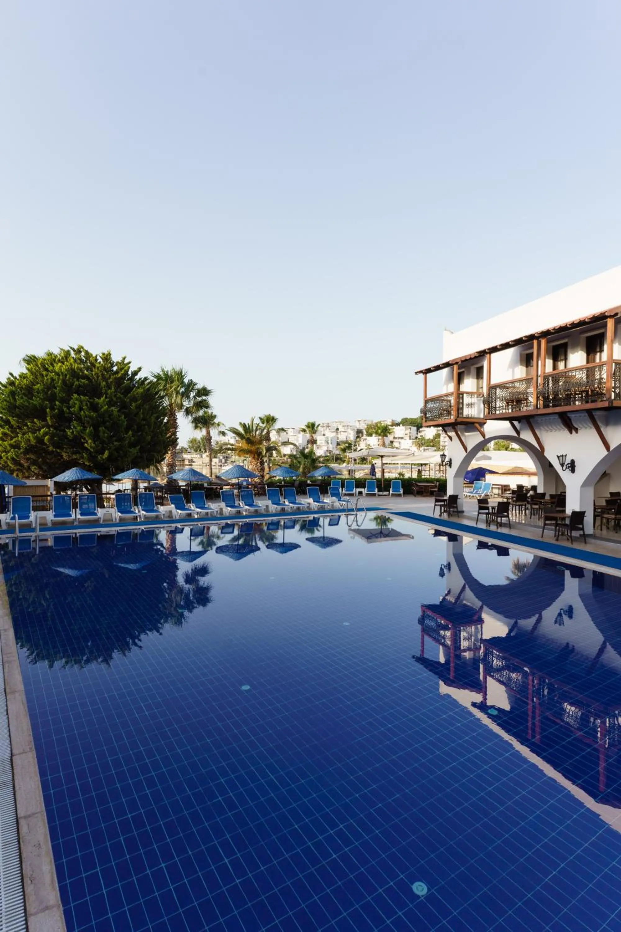 Swimming pool in Costa Bitezhan Beach Hotel
