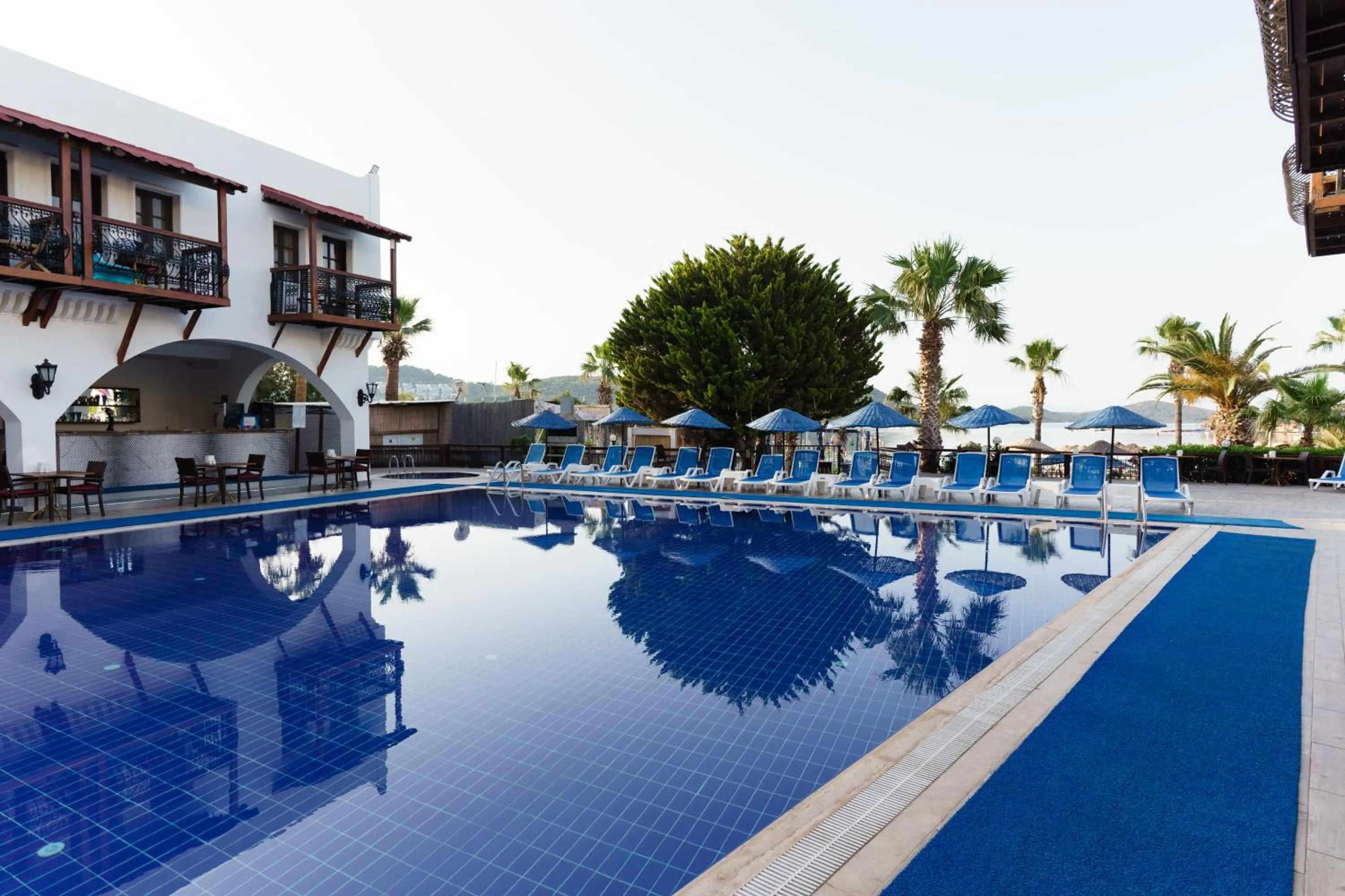 Swimming pool in Costa Bitezhan Beach Hotel