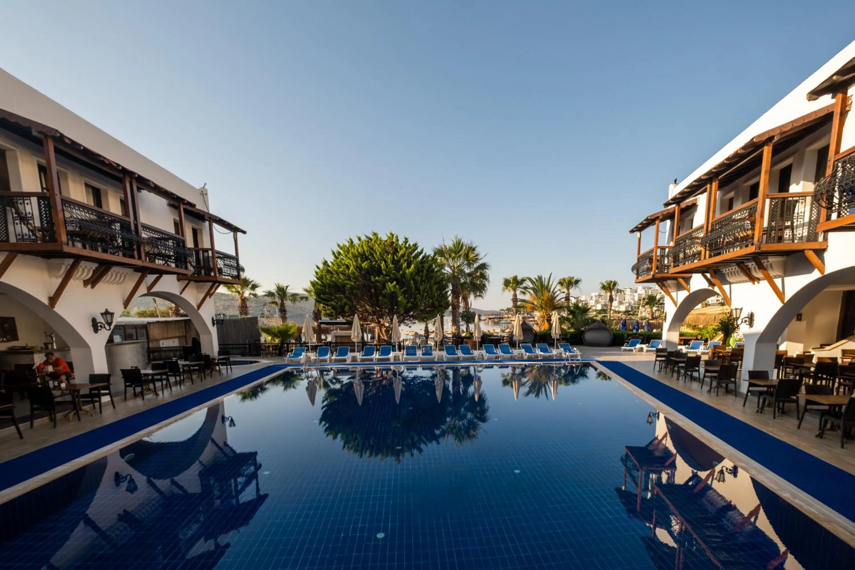 Swimming pool in Costa Bitezhan Beach Hotel
