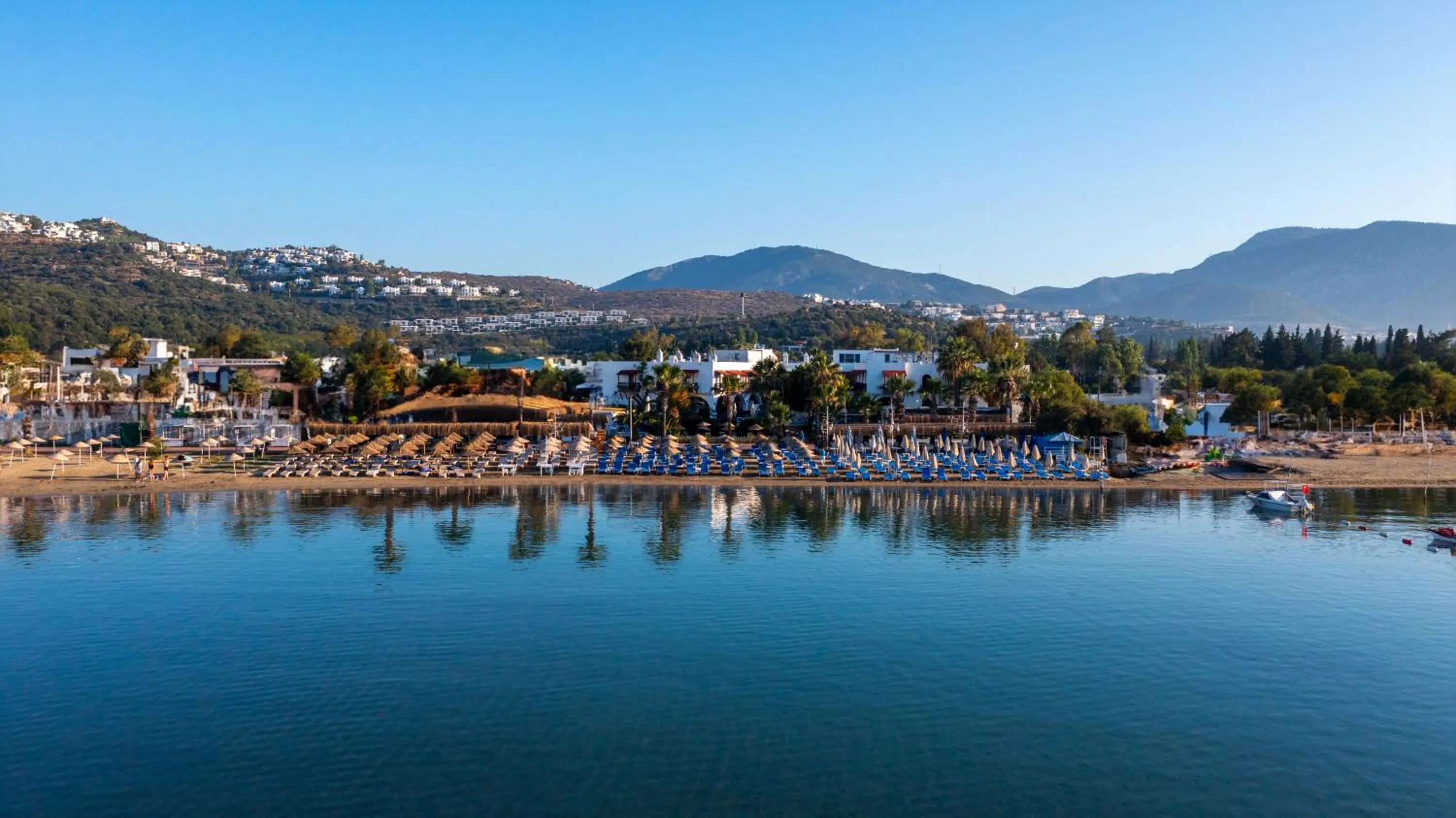 Property building in Costa Bitezhan Beach Hotel