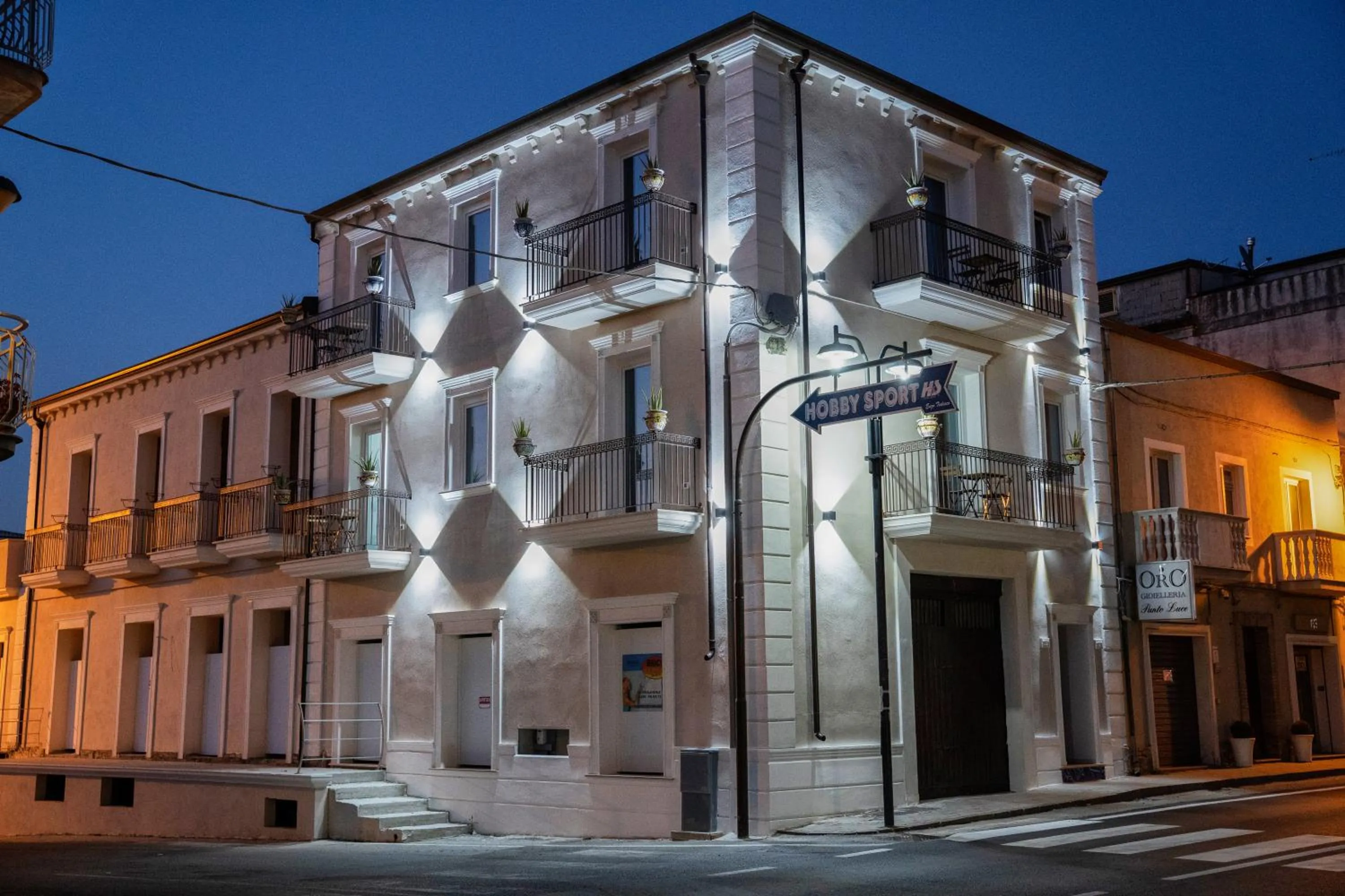 Antico Palazzo del Corso by Home Dardano