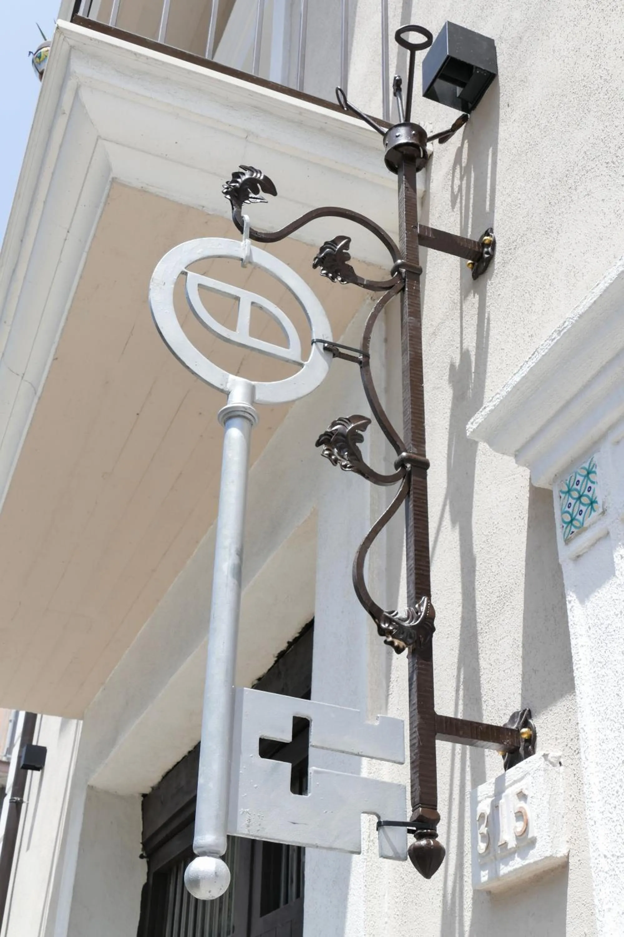 Antico Palazzo del Corso by Home Dardano