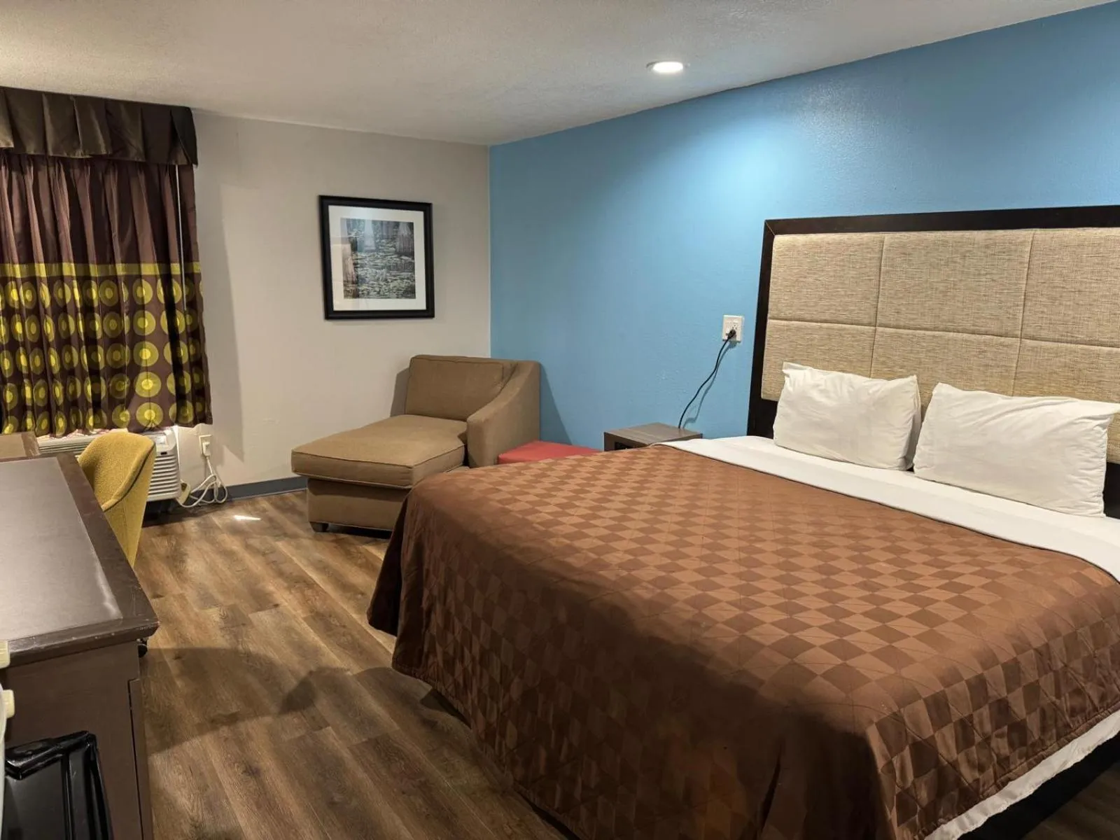 Bed in Executive Inn